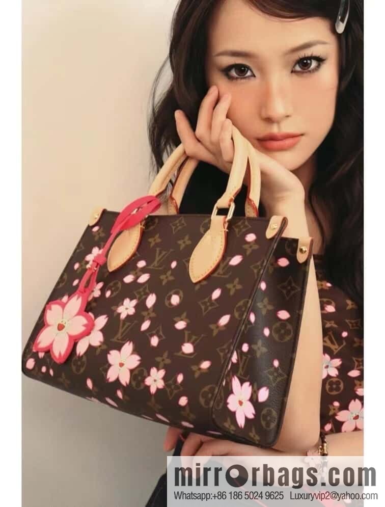 [Boutique‑grade] M13269 presbyopia, cherry blossom/Murakami Takashi, square bag OnTheGo small handbag