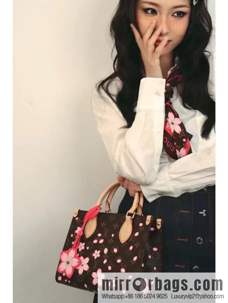 [Boutique‑grade] M13269 presbyopia, cherry blossom/Murakami Takashi, square bag OnTheGo small handbag
