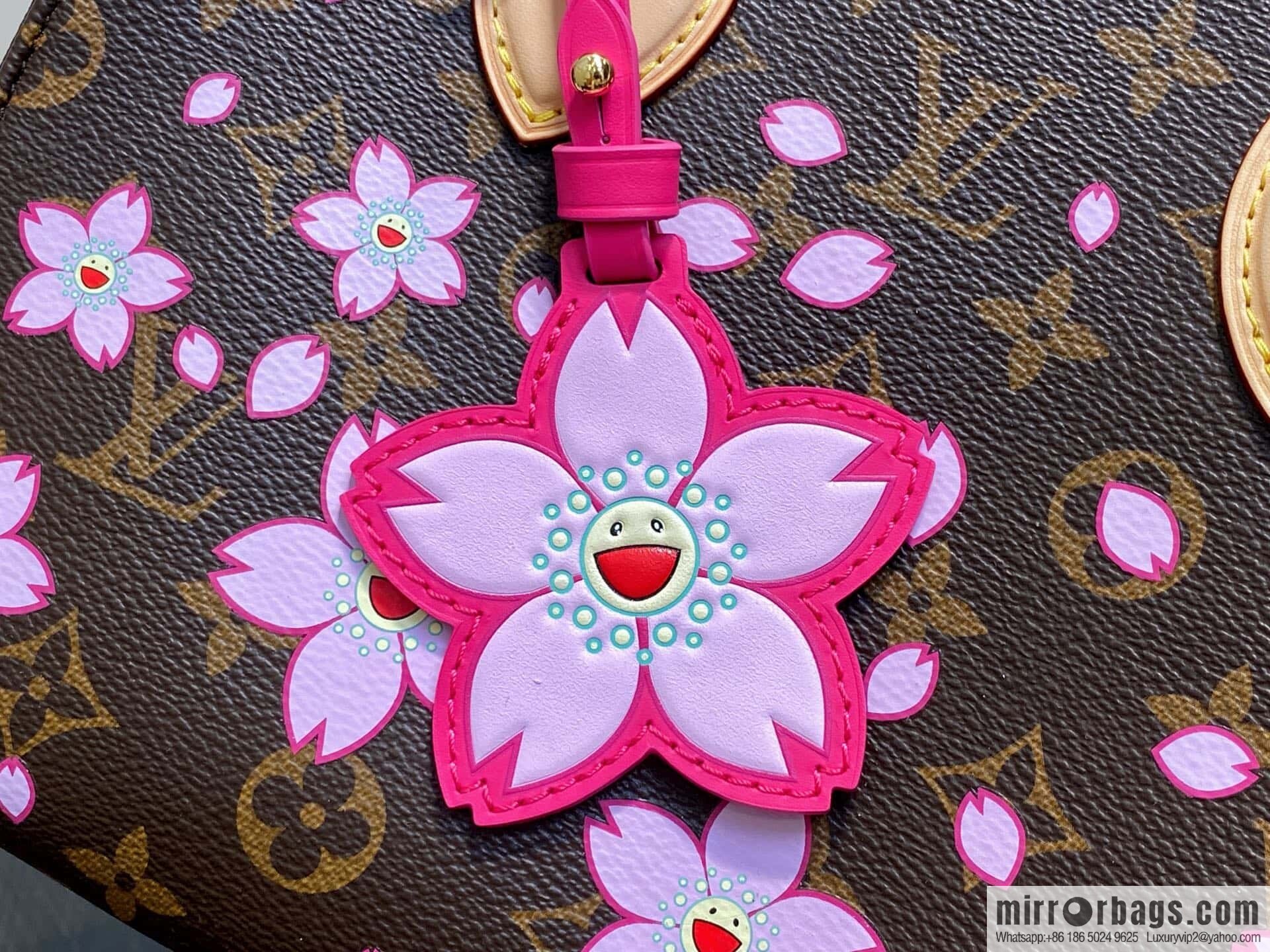 [Boutique‑grade] M13269 presbyopia, cherry blossom/Murakami Takashi, square bag OnTheGo small handbag