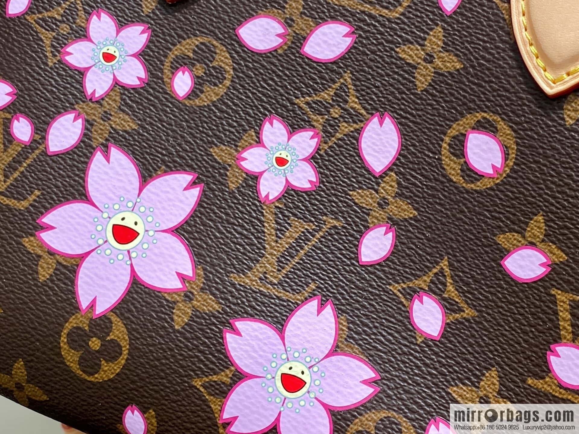 [Boutique‑grade] M13269 presbyopia, cherry blossom/Murakami Takashi, square bag OnTheGo small handbag