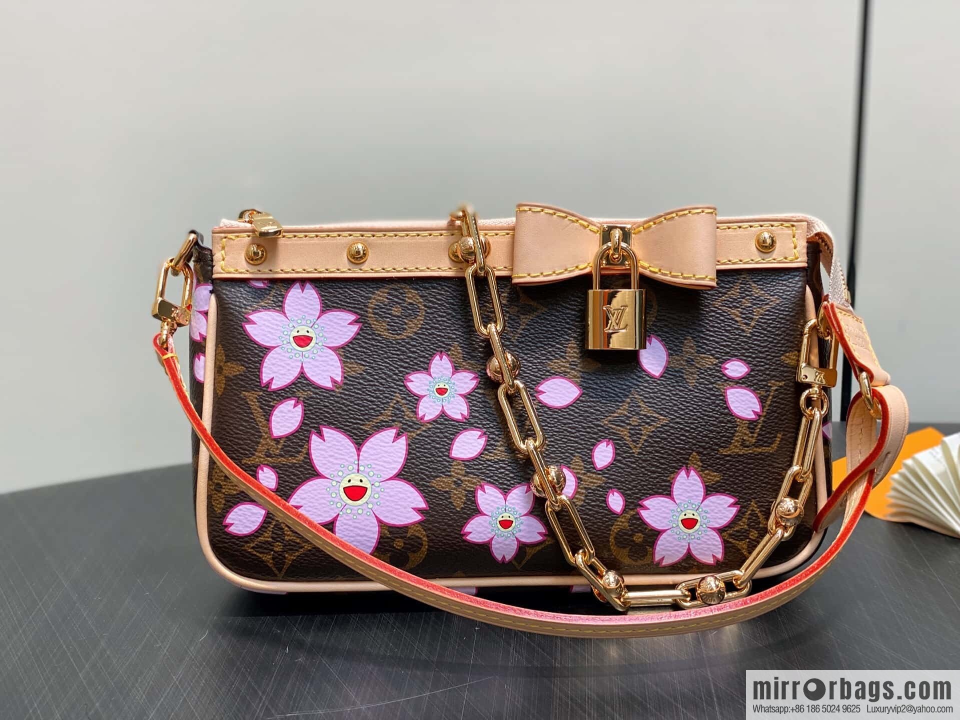 [Boutique‑grade] M13666 presbyopia, cherry blossom/Takashi Murakami, chain bag mahjong bag LVXTM POCHETTE mahjong bag