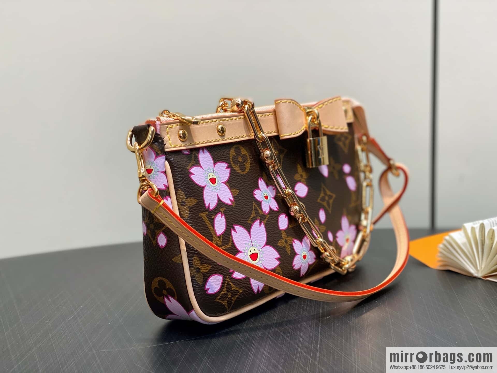 [Boutique‑grade] M13666 presbyopia, cherry blossom/Takashi Murakami, chain bag mahjong bag LVXTM POCHETTE mahjong bag