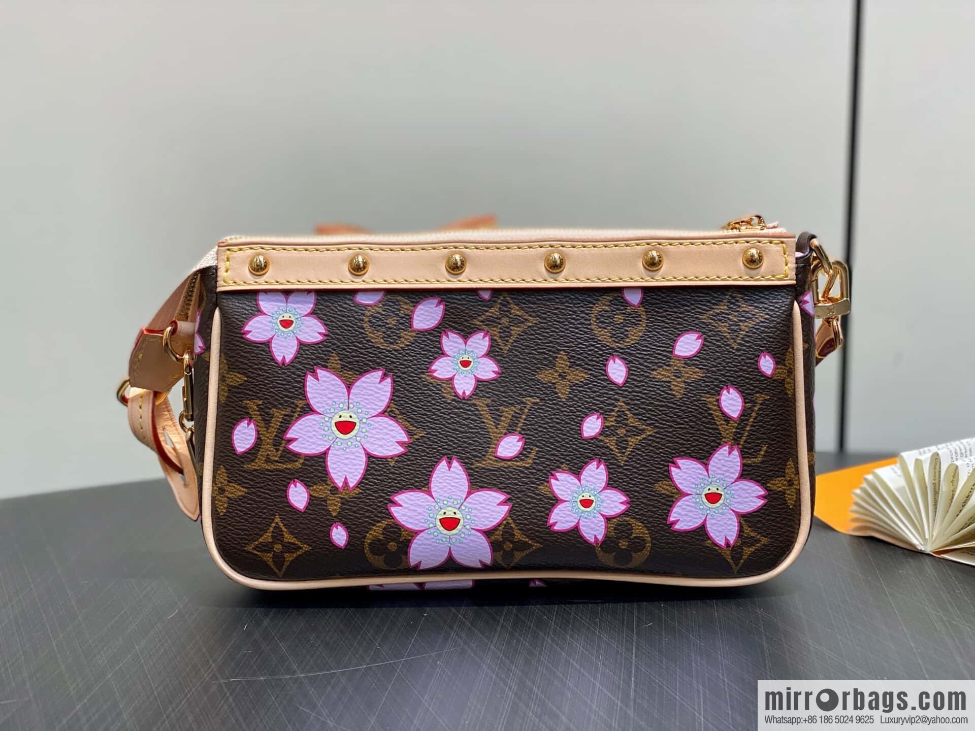 [Boutique‑grade] M13666 presbyopia, cherry blossom/Takashi Murakami, chain bag mahjong bag LVXTM POCHETTE mahjong bag