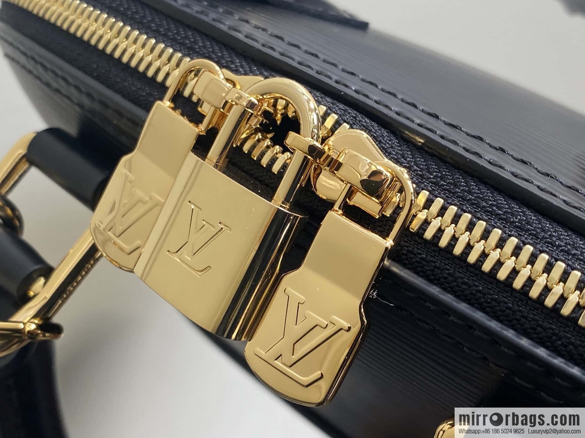 [Boutique‑grade] M13670 black, water ripple shell bag, the new LV x TM ALMA BB handbag of the season.