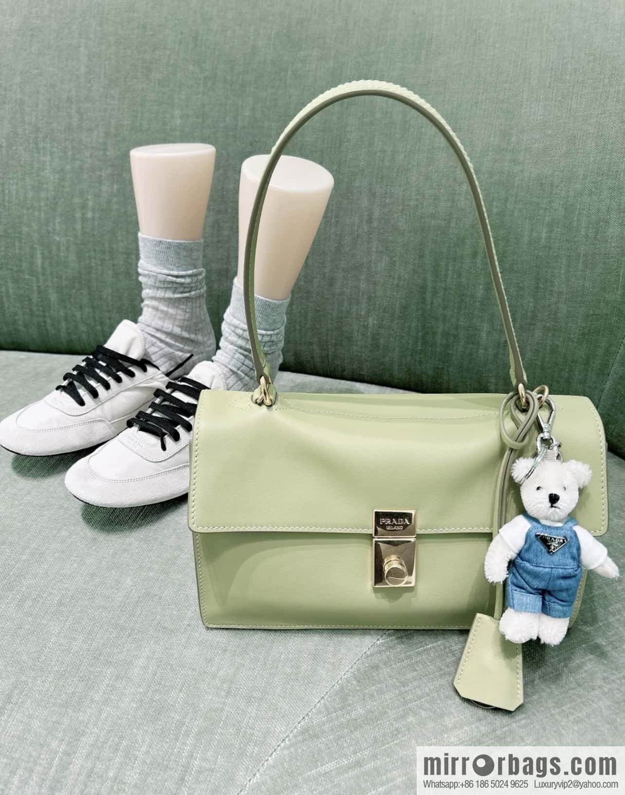 PRADA 🎉 new catwalk model 🎉 1BN023 calfskin 🎉🎉 avocado green