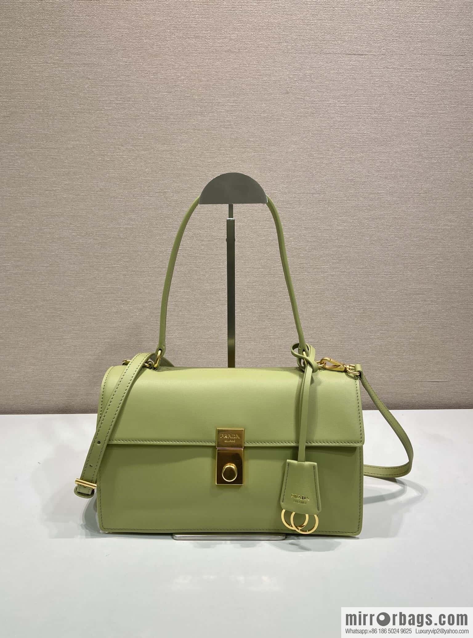 PRADA 🎉 new catwalk model 🎉 1BN023 calfskin 🎉🎉 avocado green