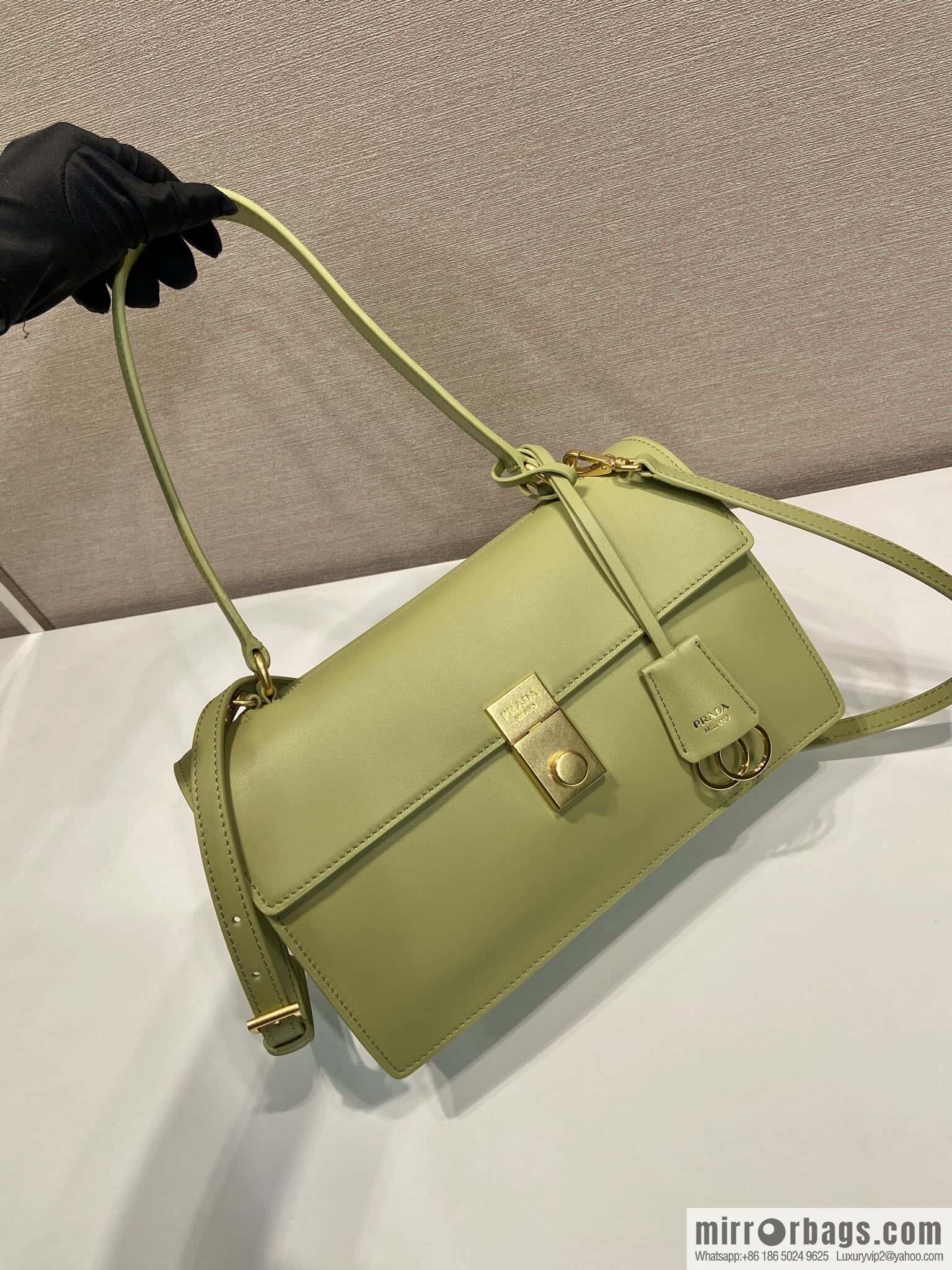 PRADA 🎉 new catwalk model 🎉 1BN023 calfskin 🎉🎉 avocado green