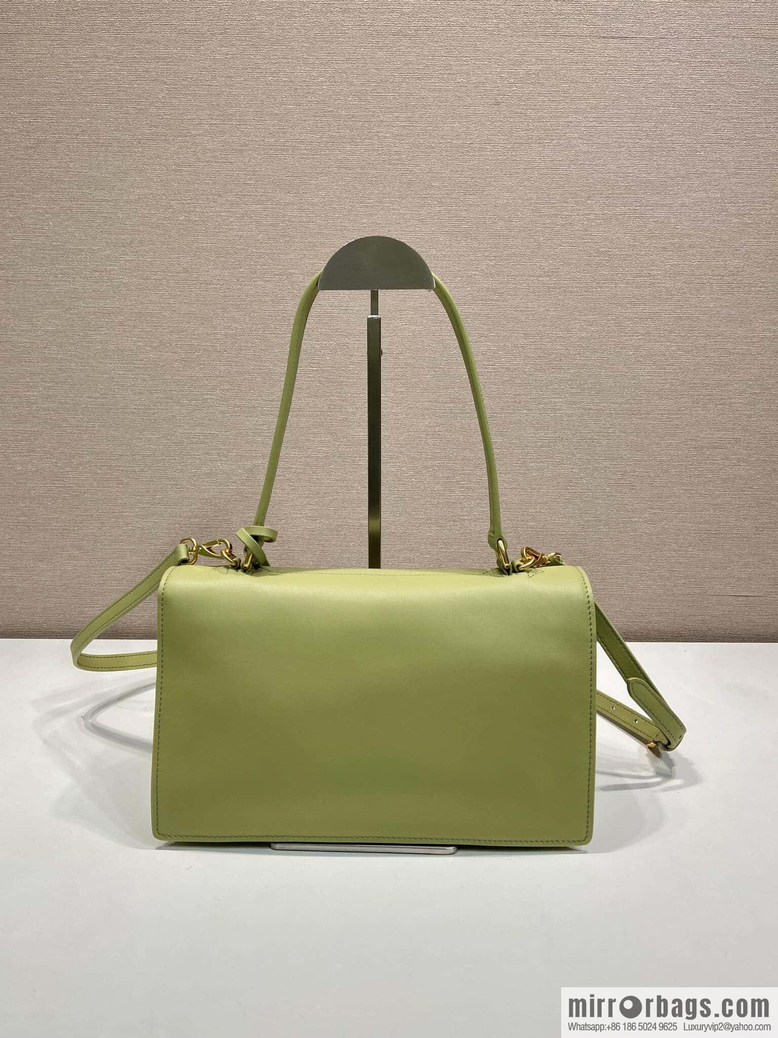 PRADA 🎉 new catwalk model 🎉 1BN023 calfskin 🎉🎉 avocado green