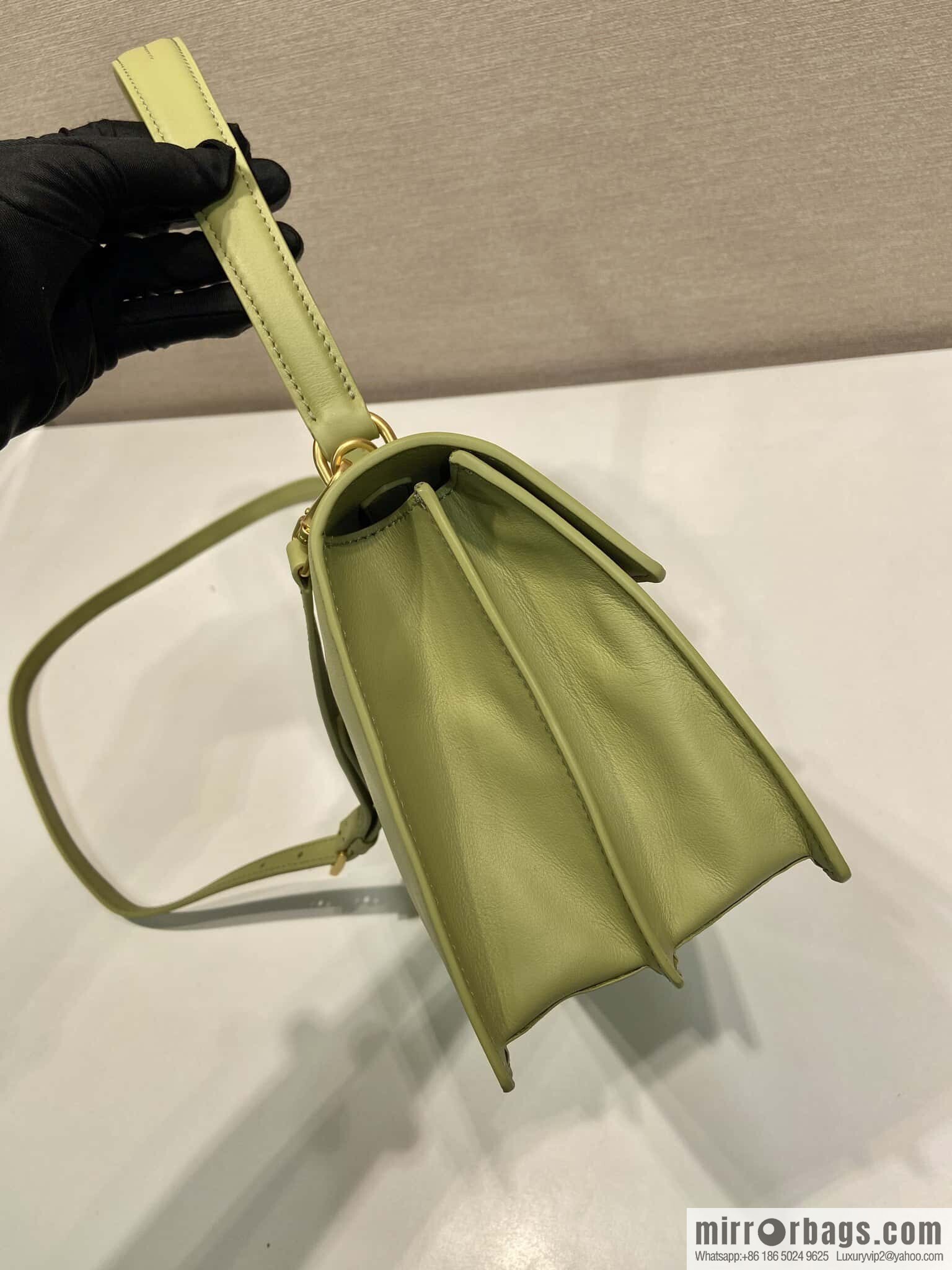 PRADA 🎉 new catwalk model 🎉 1BN023 calfskin 🎉🎉 avocado green