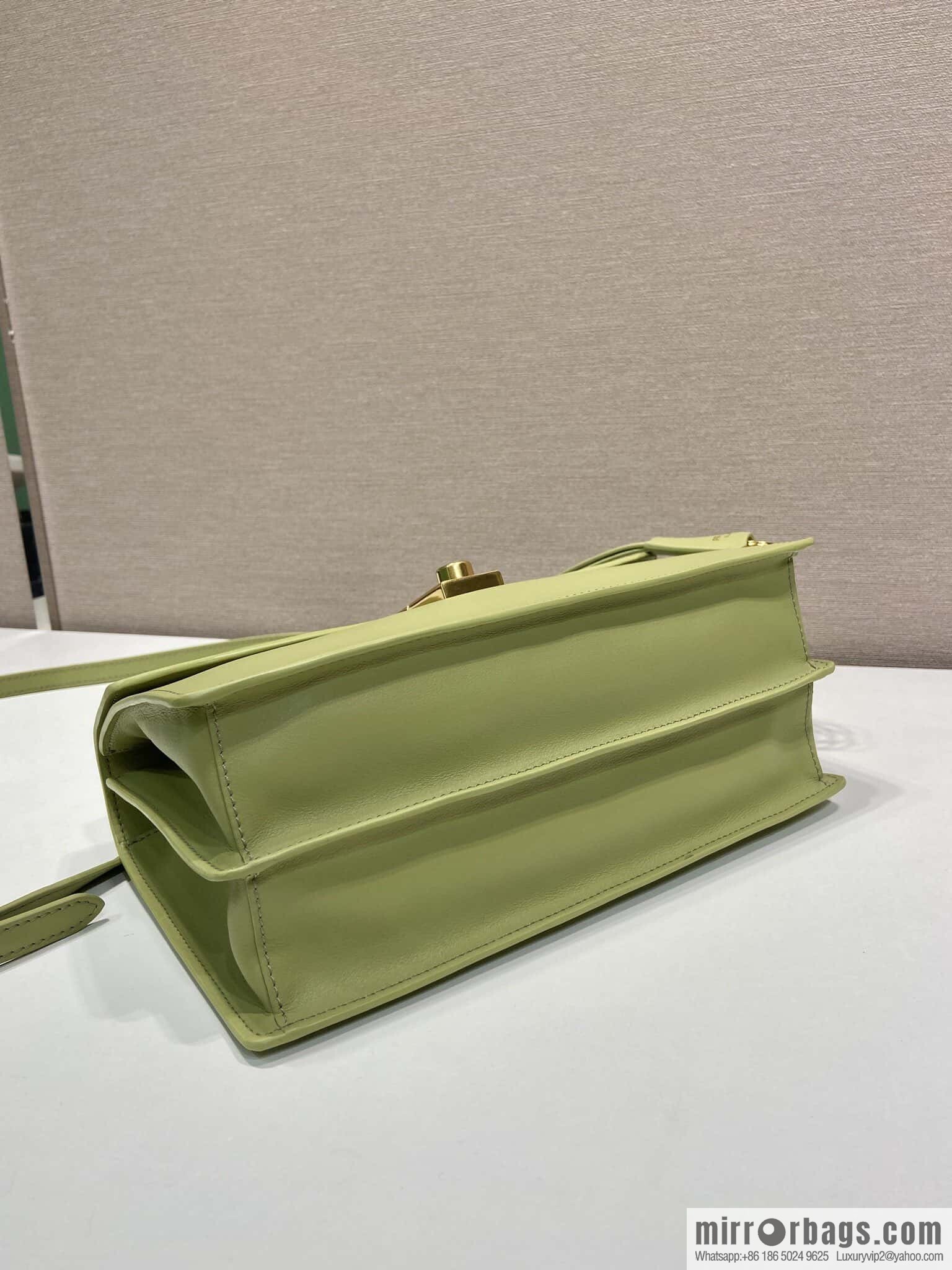 PRADA 🎉 new catwalk model 🎉 1BN023 calfskin 🎉🎉 avocado green