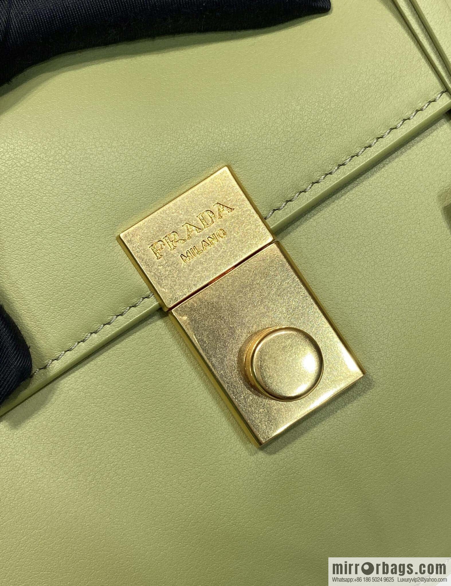 PRADA 🎉 new catwalk model 🎉 1BN023 calfskin 🎉🎉 avocado green