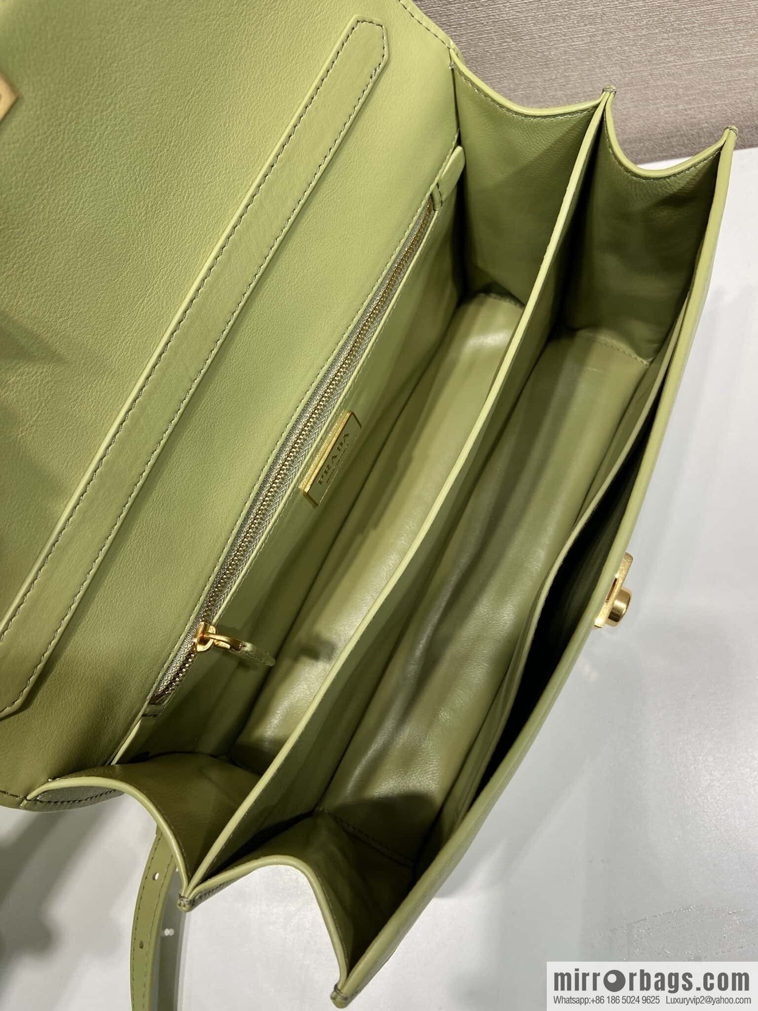 PRADA 🎉 new catwalk model 🎉 1BN023 calfskin 🎉🎉 avocado green