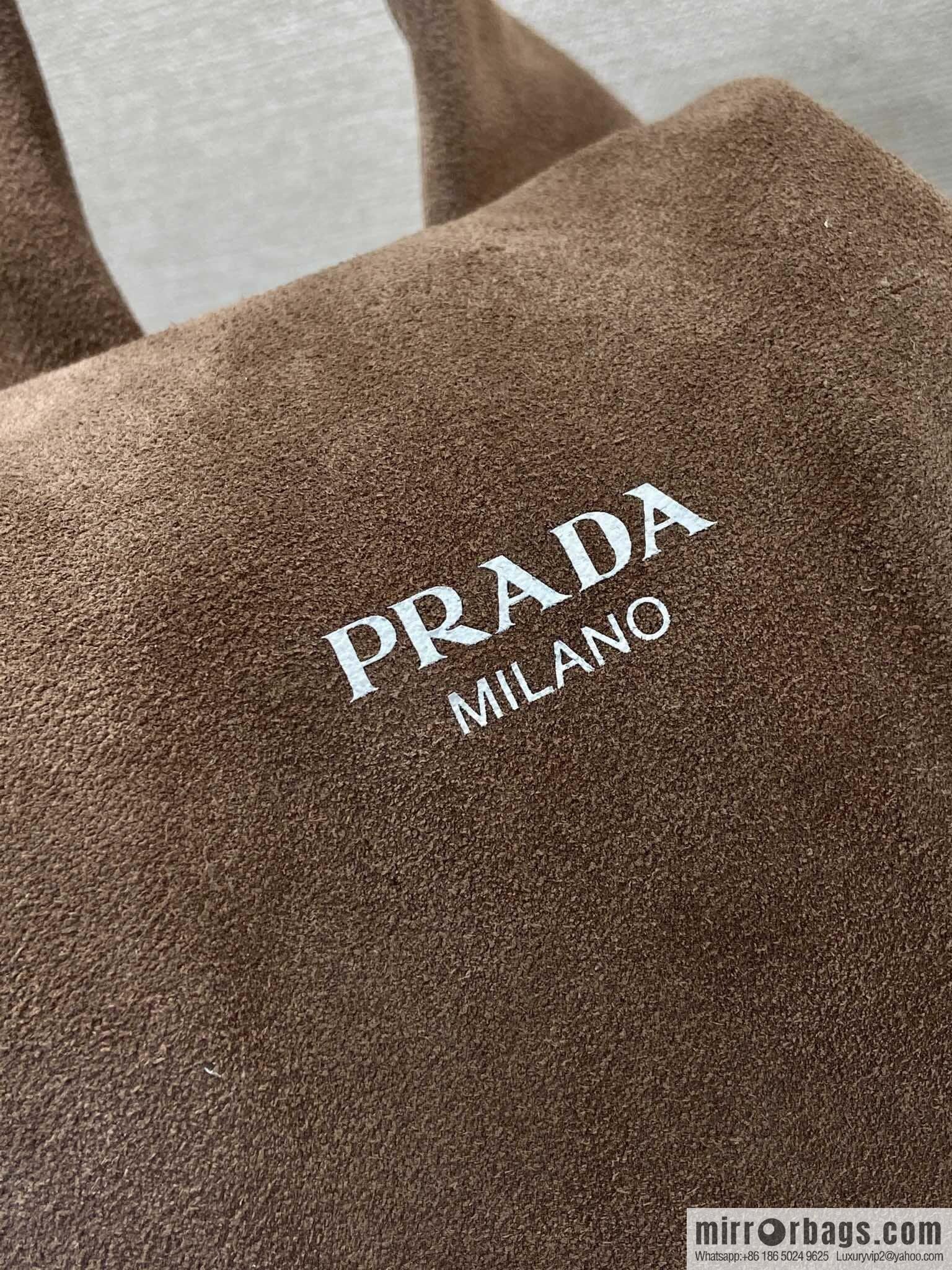 PRADA 🎉 new breast bag 🎉 2VZ114 suede🎉🎉