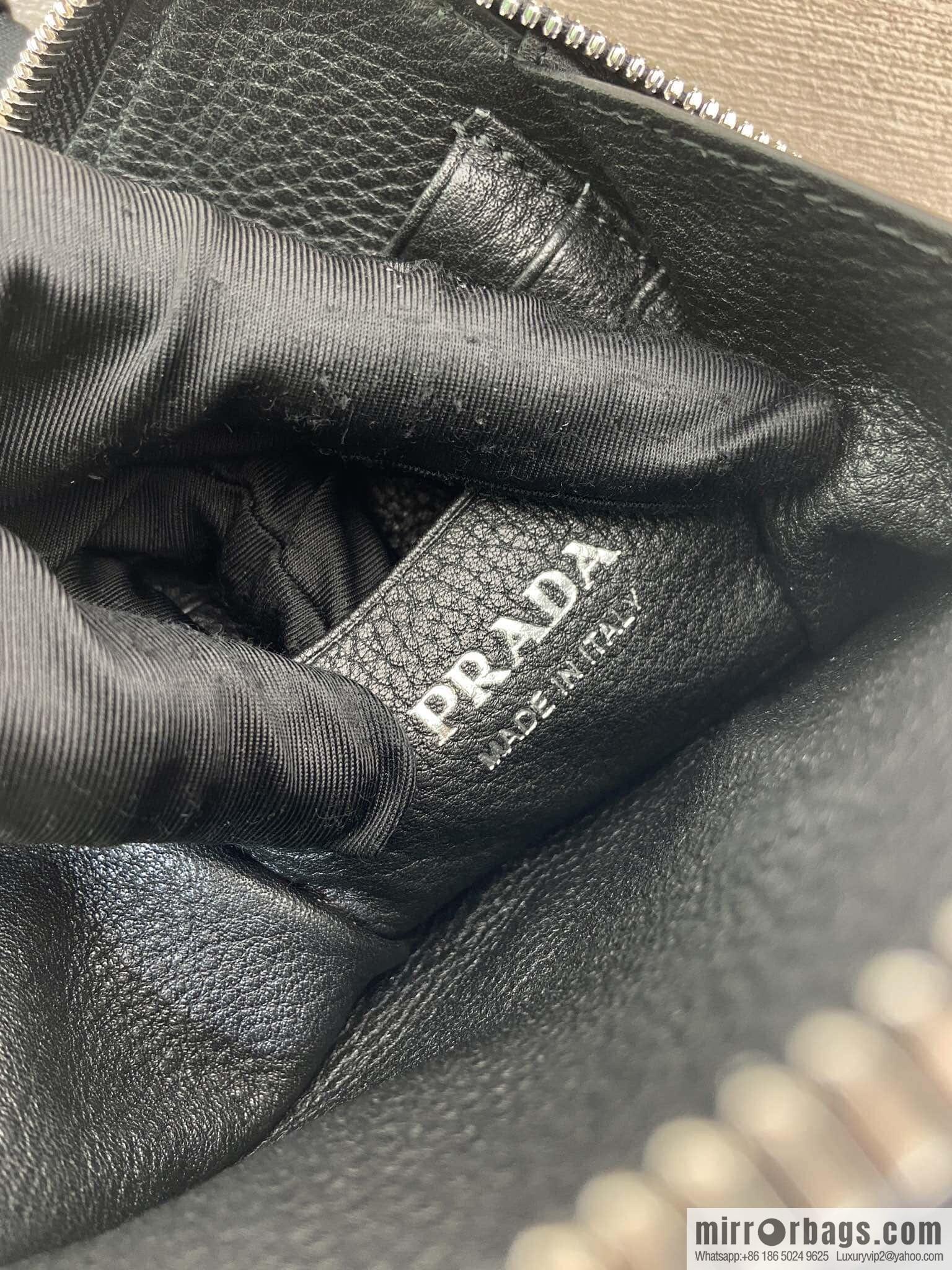 PRADA 🎉 new mobile phone bag 🎉 2VH195🎉🎉