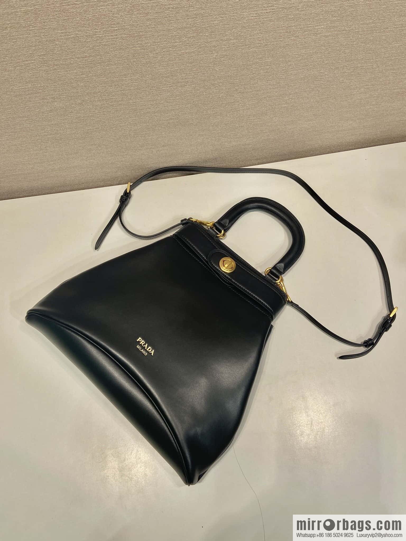 PRADA 🎉 new 🎉 1BG567 short handle🎉🎉