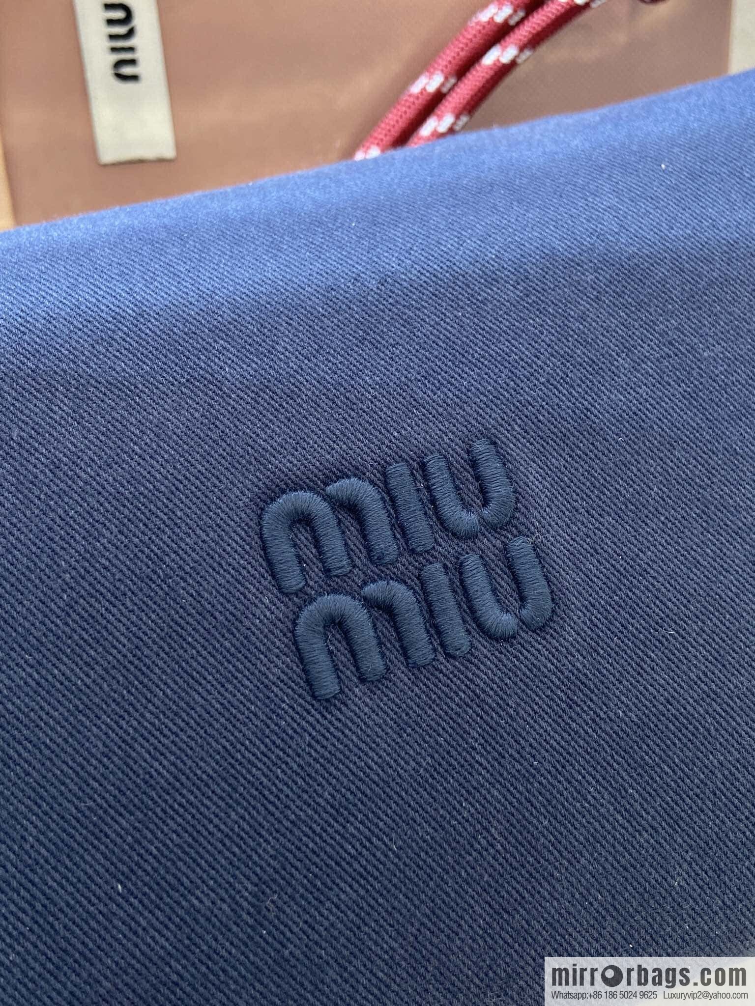MIUMIU 🎉 new 🎉 5NE841 lunch bag 🎉🎉 blue