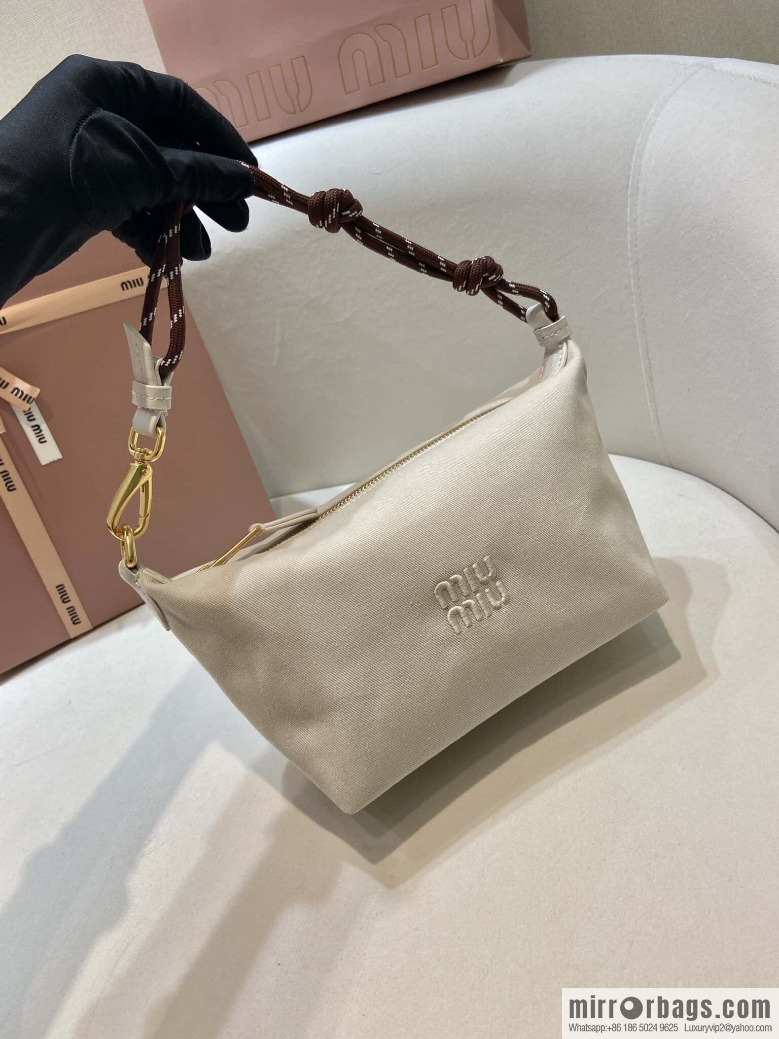 MIUMIU 🎉 new 🎉 5NE841 lunch bag 🎉🎉 white