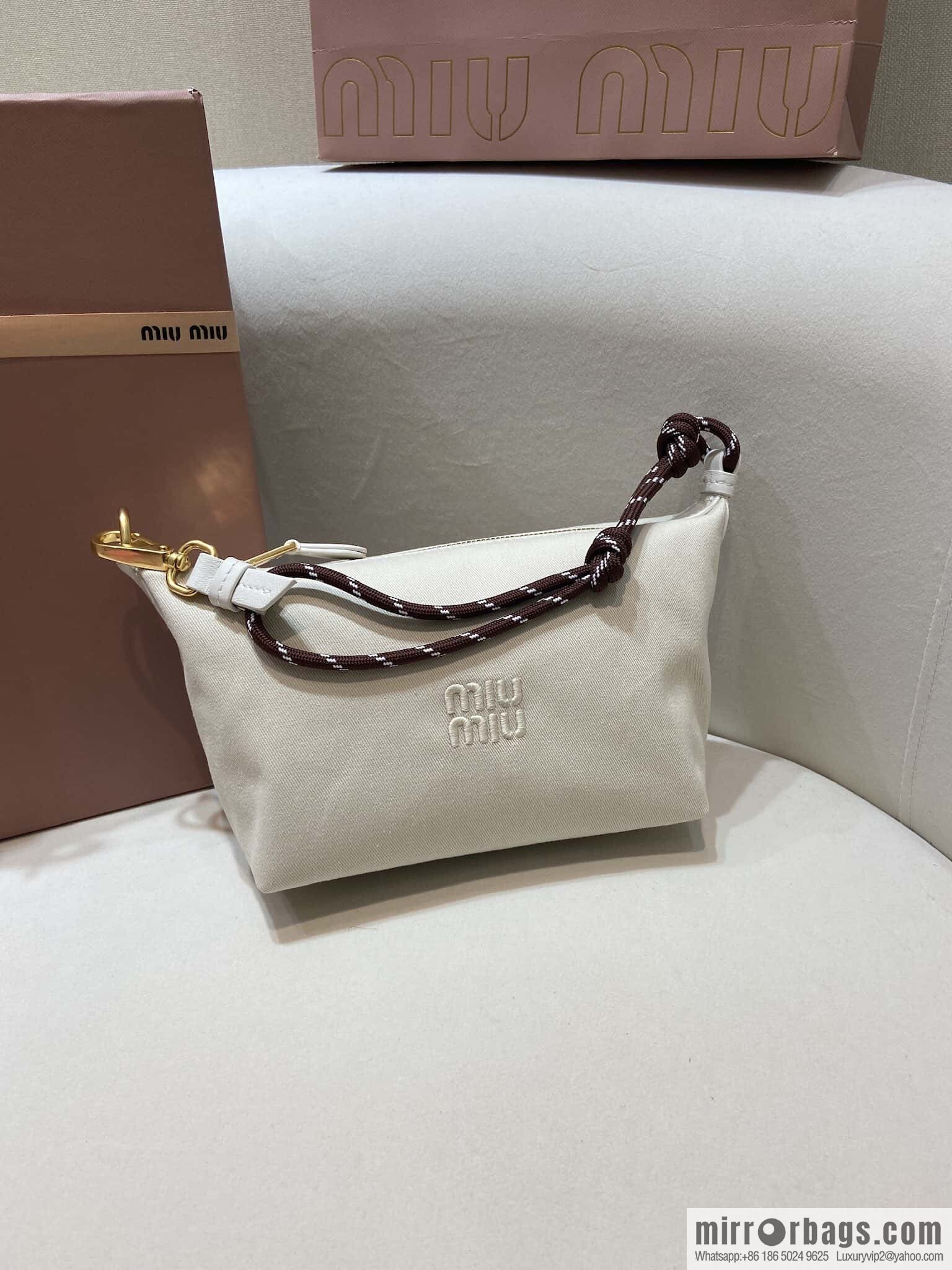 MIUMIU 🎉 new 🎉 5NE841 lunch bag 🎉🎉 white