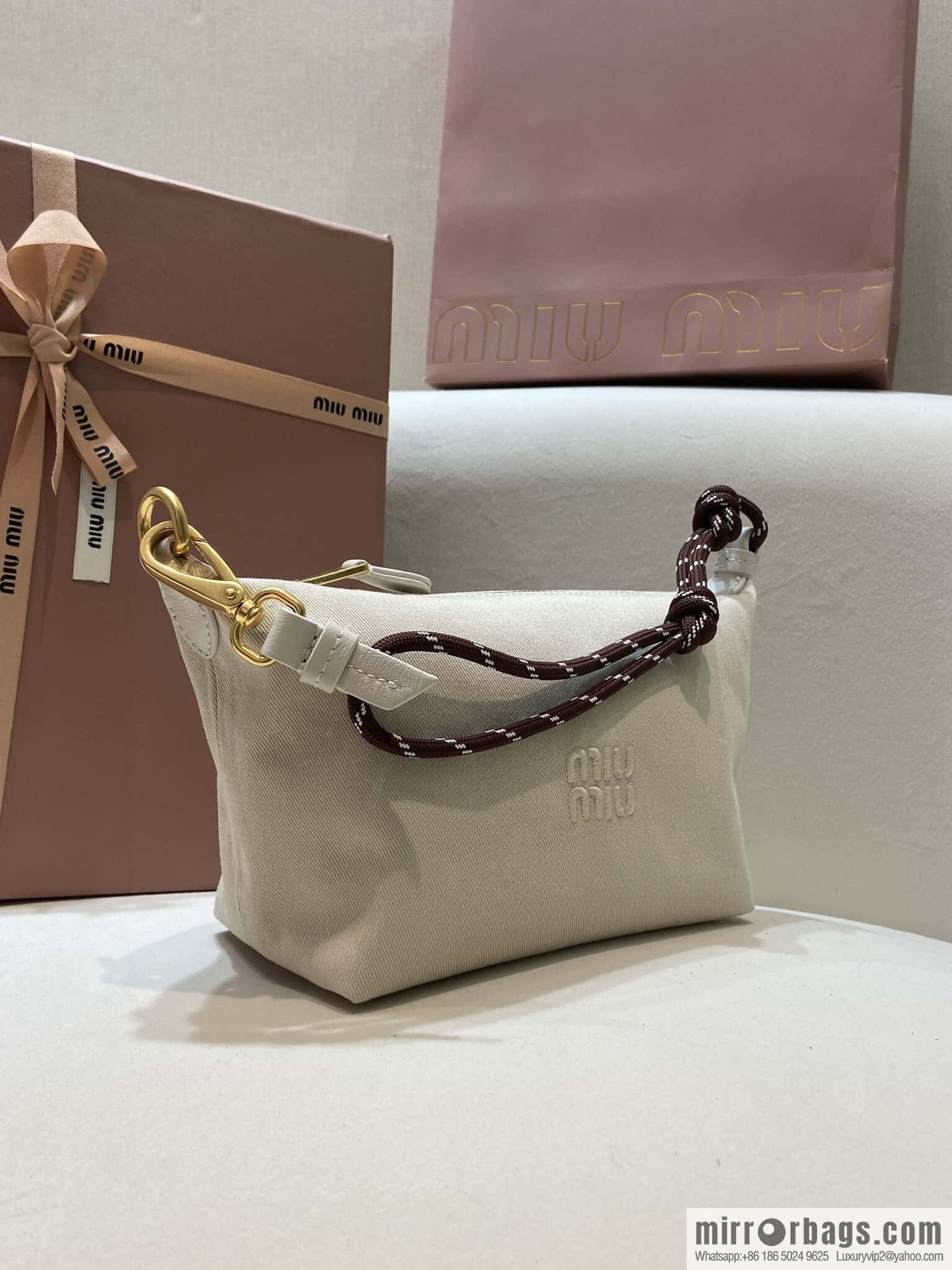 MIUMIU 🎉 new 🎉 5NE841 lunch bag 🎉🎉 white