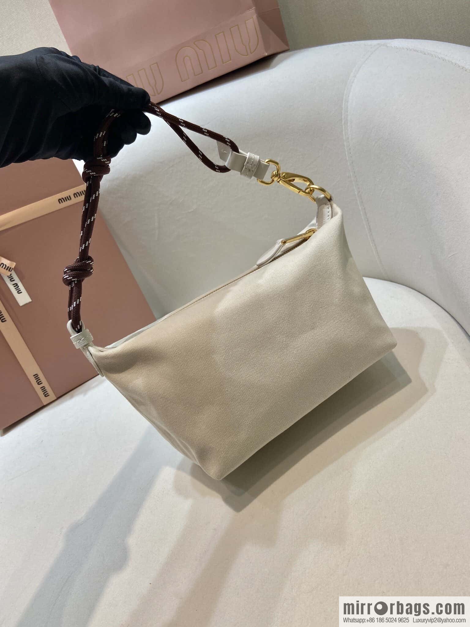 MIUMIU 🎉 new 🎉 5NE841 lunch bag 🎉🎉 white