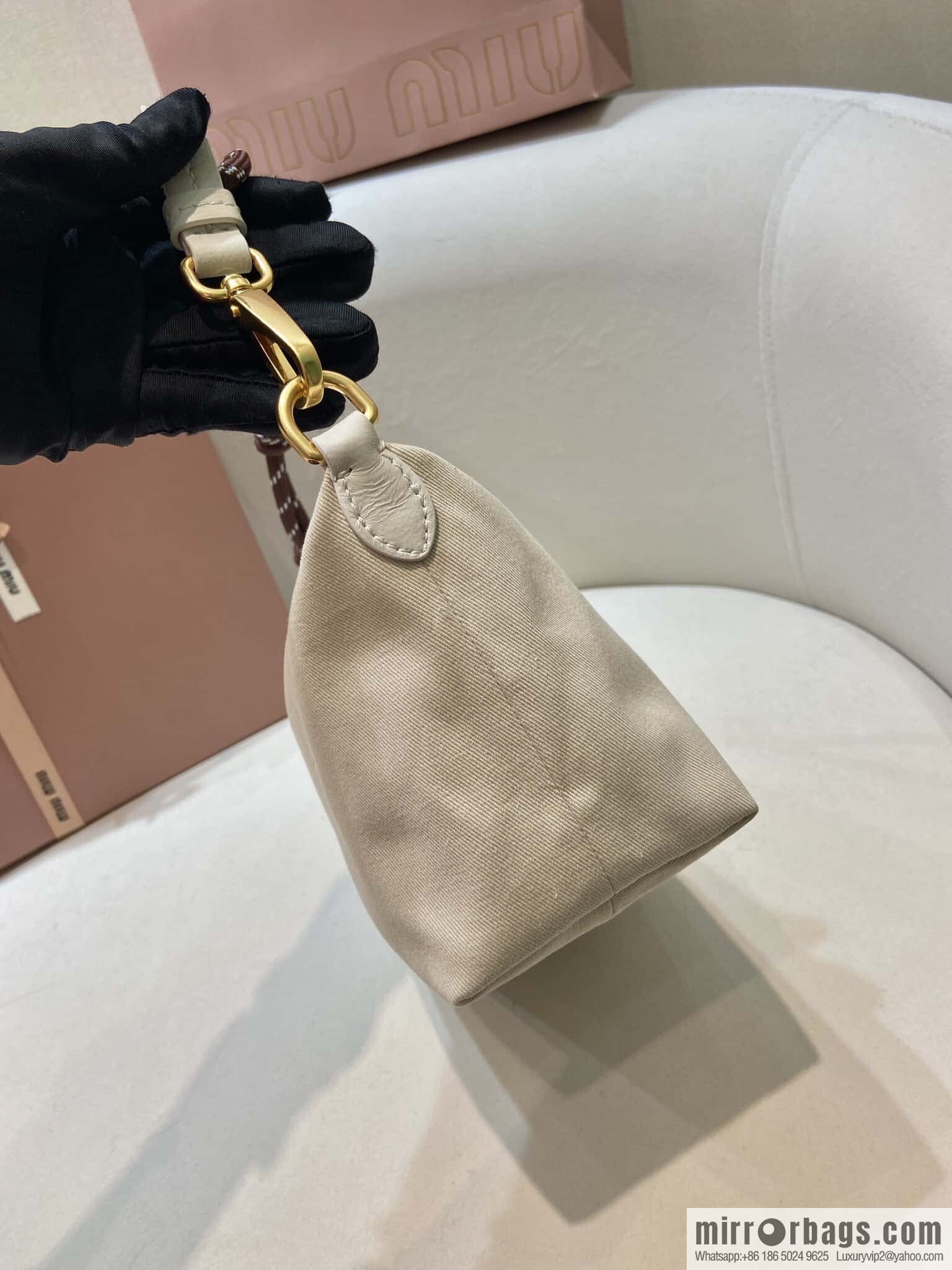 MIUMIU 🎉 new 🎉 5NE841 lunch bag 🎉🎉 white