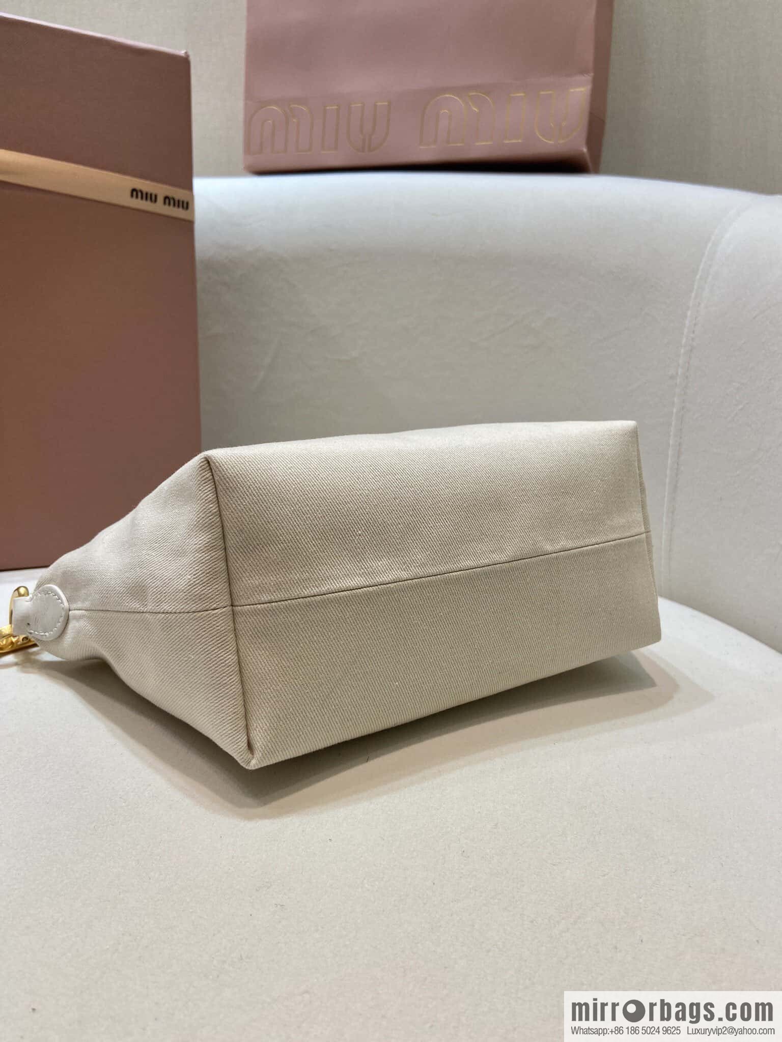 MIUMIU 🎉 new 🎉 5NE841 lunch bag 🎉🎉 white