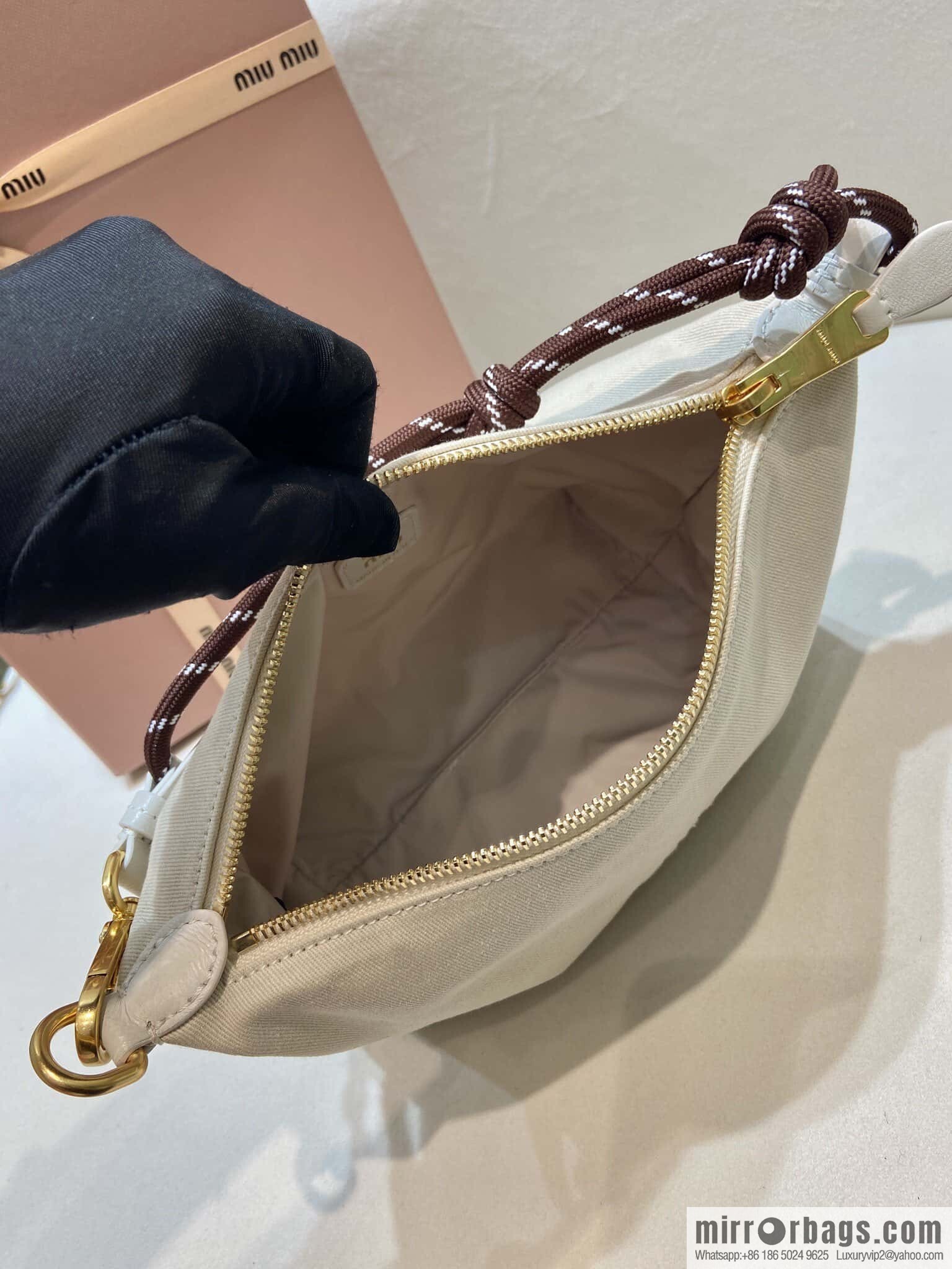 MIUMIU 🎉 new 🎉 5NE841 lunch bag 🎉🎉 white