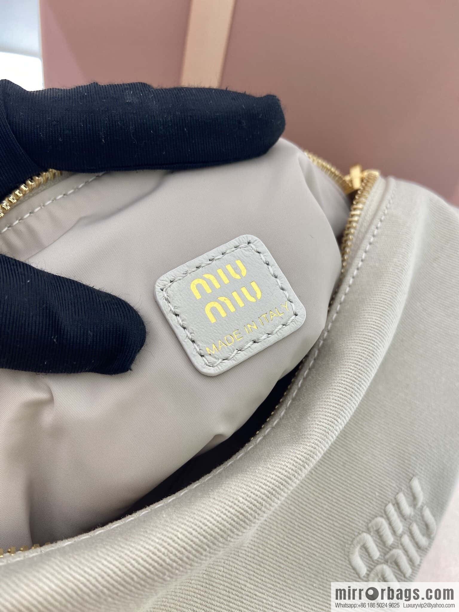 MIUMIU 🎉 new 🎉 5NE841 lunch bag 🎉🎉 white