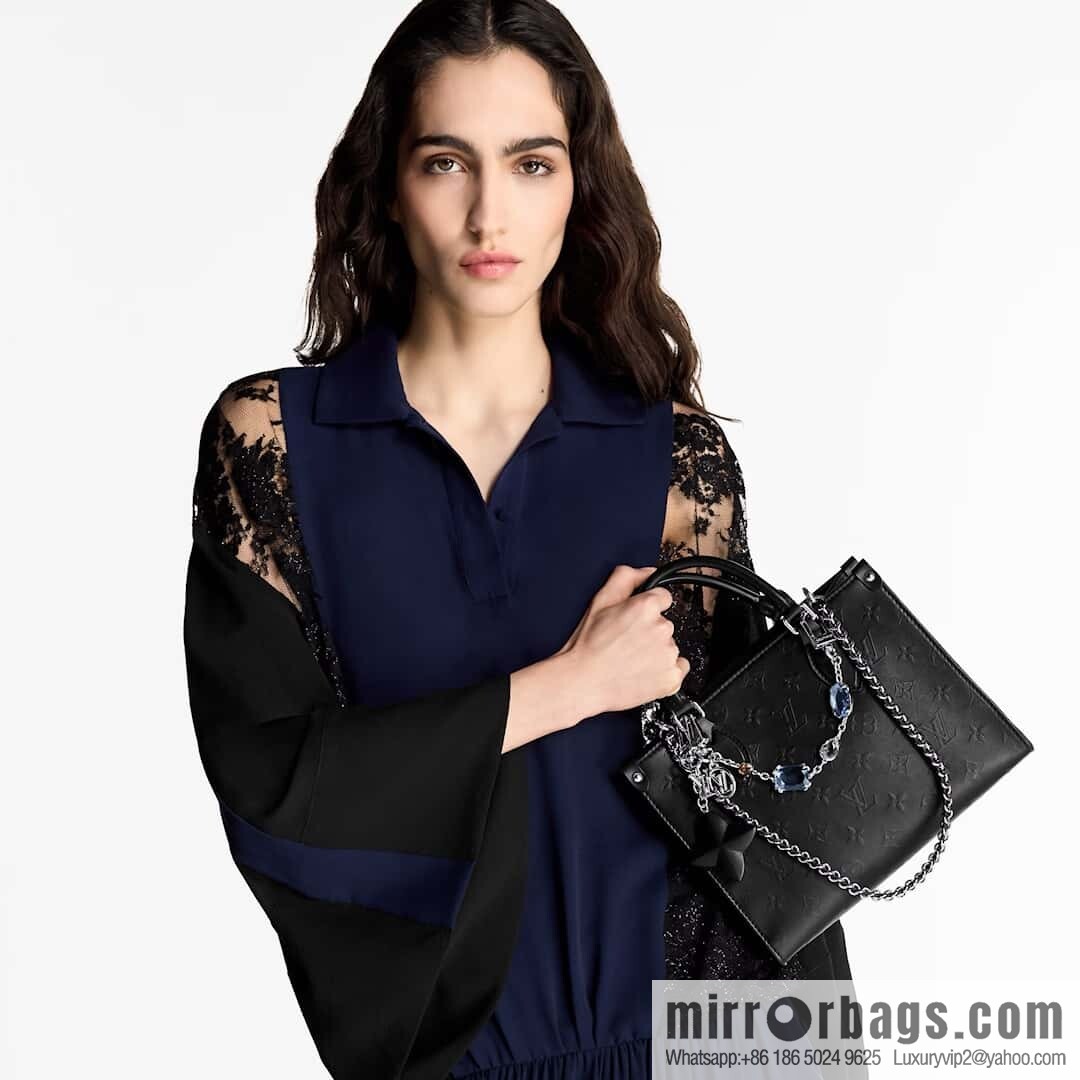 [Original order boutique] M13576 black, full leather square bag ONTHEGO small handbag
