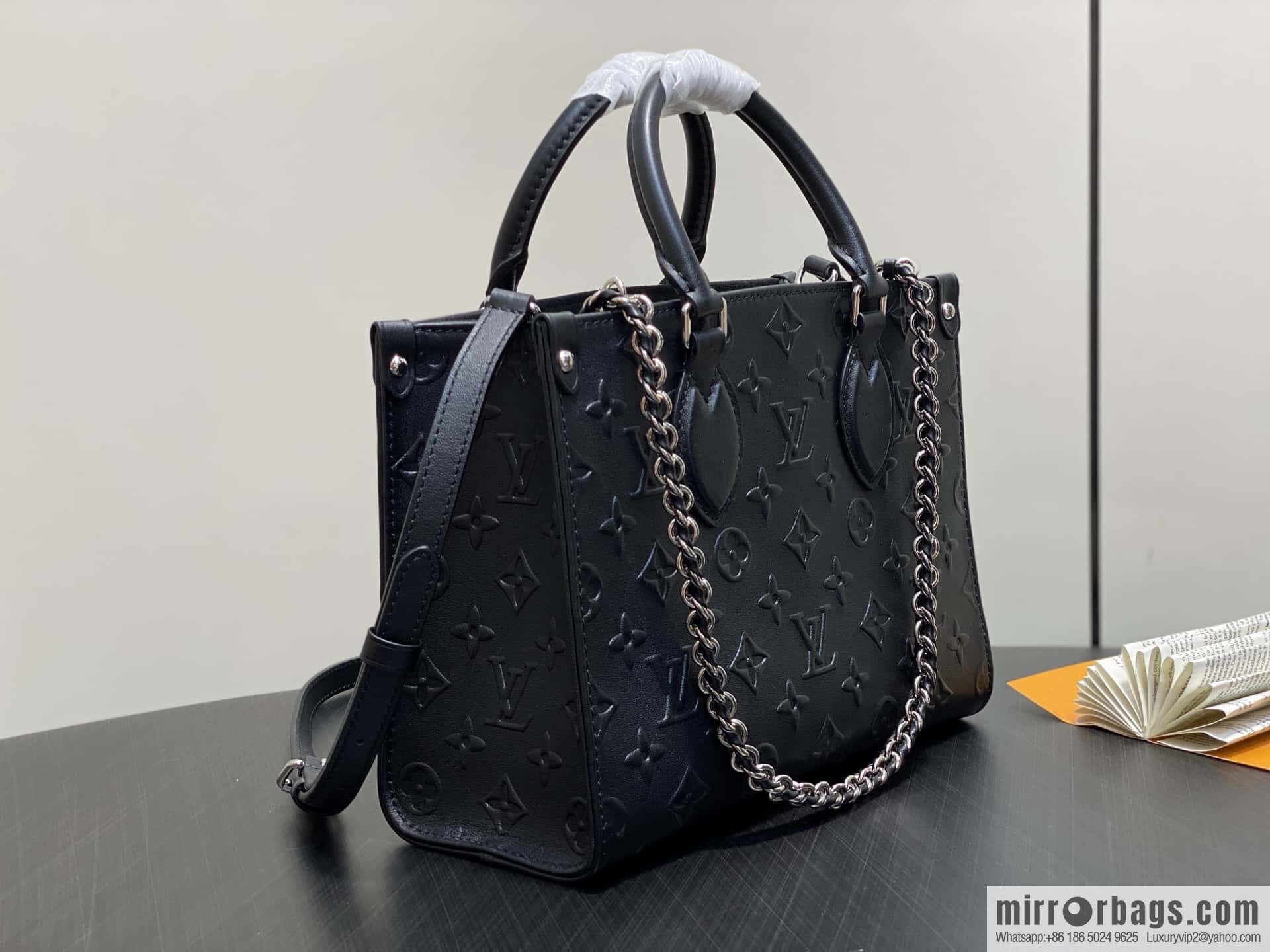 [Original order boutique] M13576 black, full leather square bag ONTHEGO small handbag