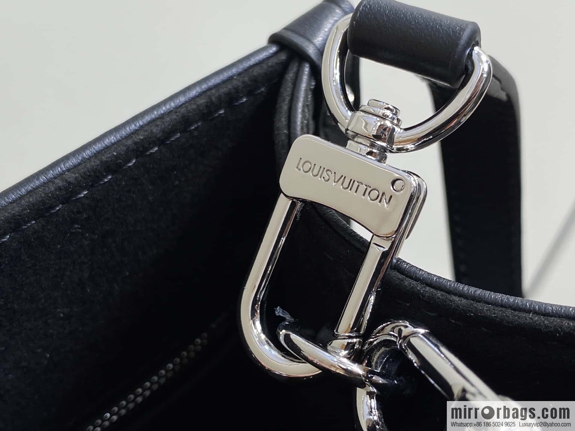 [Original order boutique] M13576 black, full leather square bag ONTHEGO small handbag