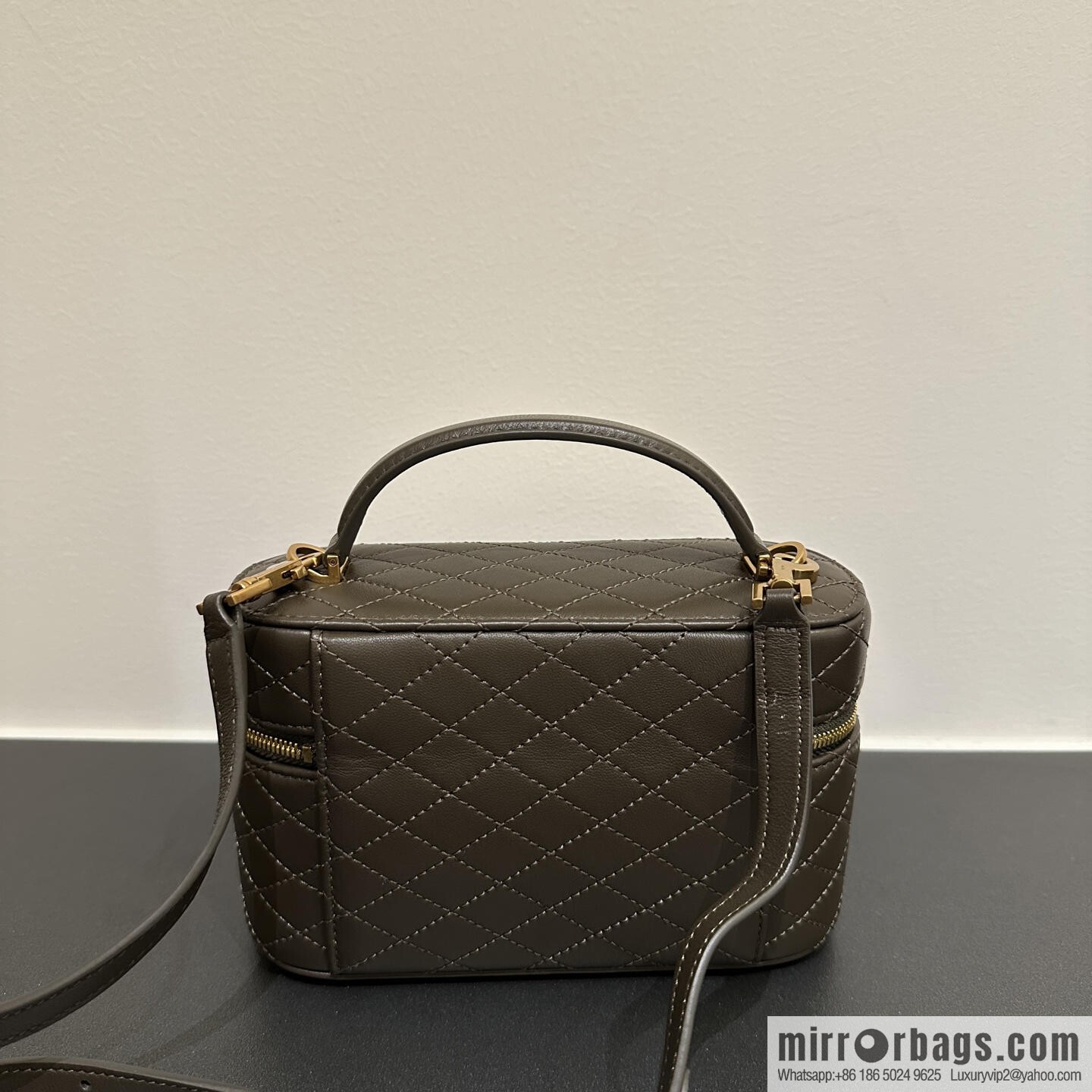 YSL 𝗚𝗔𝗕𝗬 𝗩𝗔𝗡𝗜𝗧𝗬 Mini Sheepskin Clutch Bag 766731 Musk Green
