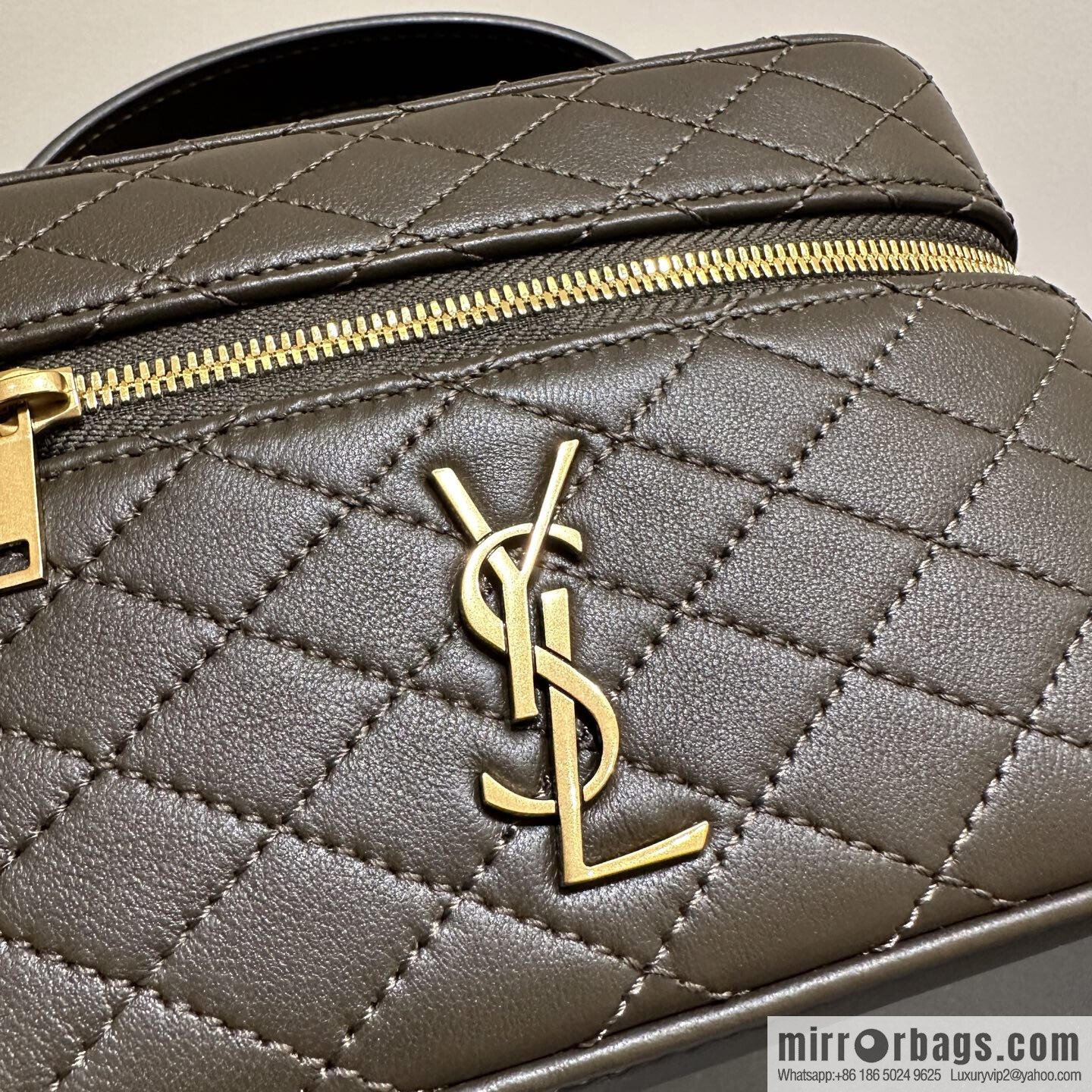 YSL 𝗚𝗔𝗕𝗬 𝗩𝗔𝗡𝗜𝗧𝗬 Mini Sheepskin Clutch Bag 766731 Musk Green