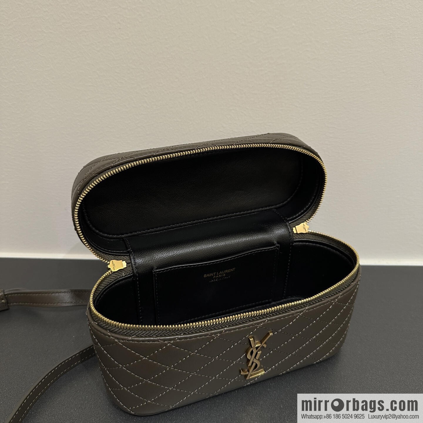 YSL 𝗚𝗔𝗕𝗬 𝗩𝗔𝗡𝗜𝗧𝗬 Mini Sheepskin Clutch Bag 766731 Musk Green