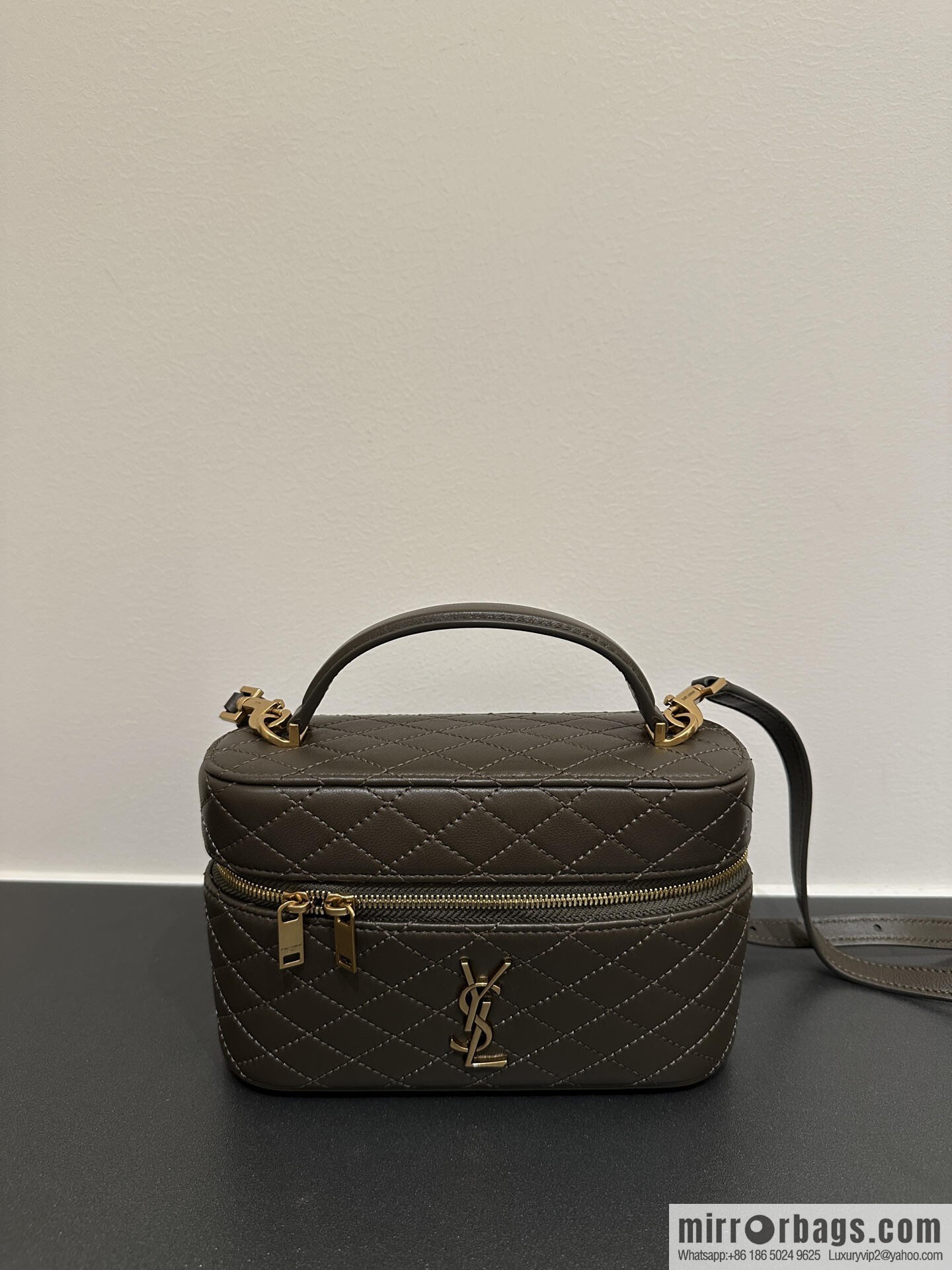 YSL 𝗚𝗔𝗕𝗬 𝗩𝗔𝗡𝗜𝗧𝗬 Mini Sheepskin Clutch Bag 766731 Musk Green