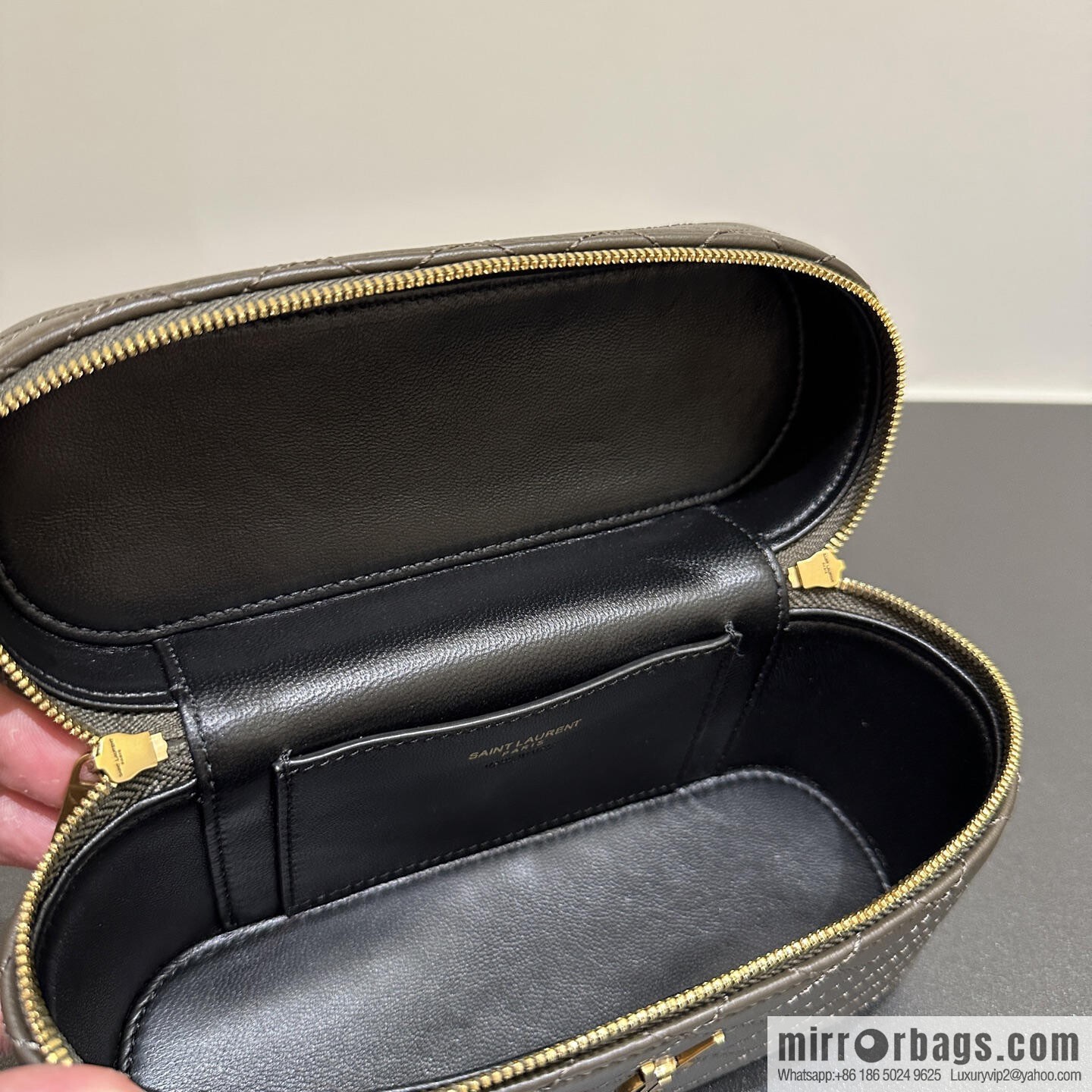 YSL 𝗚𝗔𝗕𝗬 𝗩𝗔𝗡𝗜𝗧𝗬 Mini Sheepskin Clutch Bag 766731 Musk Green