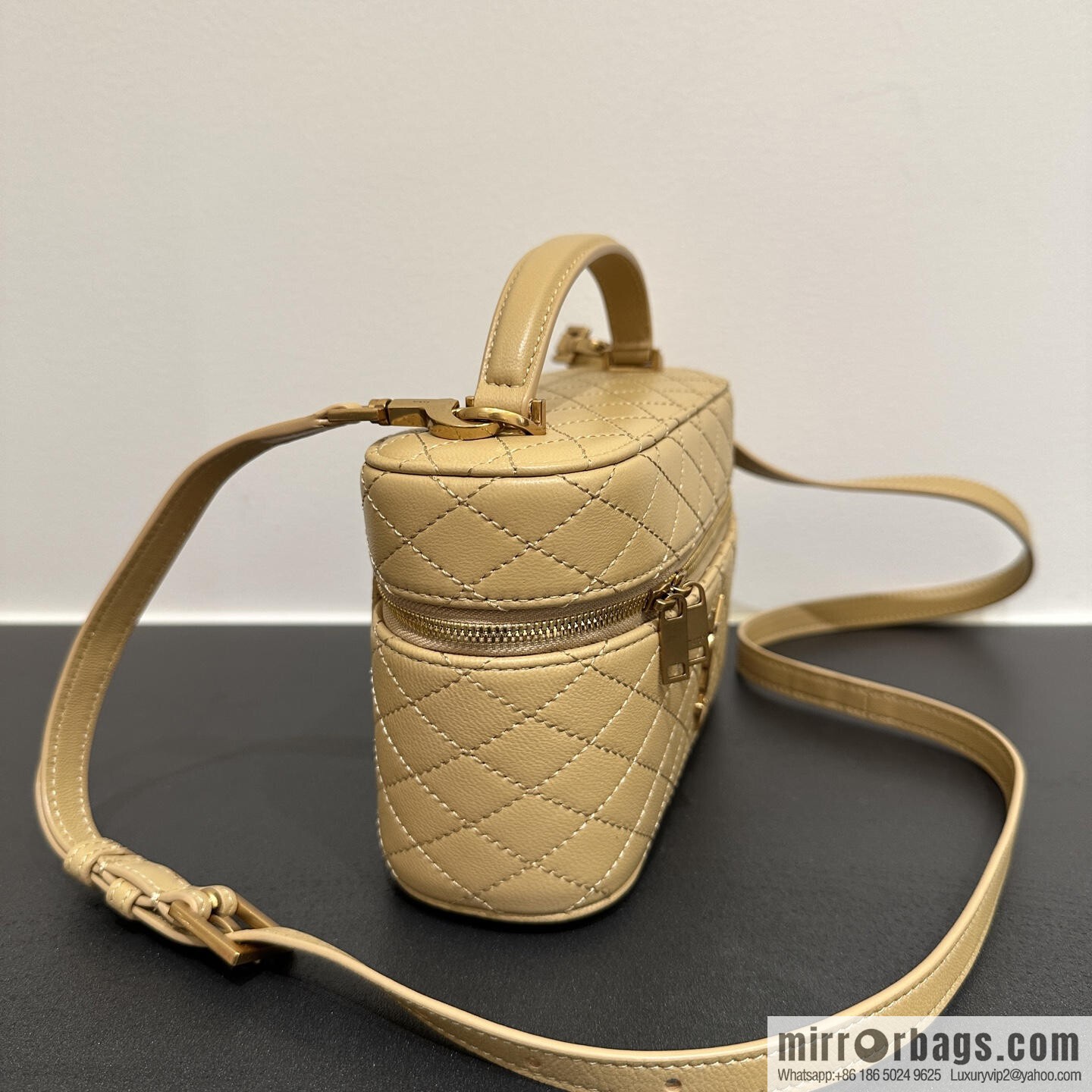 YSL 𝗚𝗔𝗕𝗬 𝗩𝗔𝗡𝗜𝗧𝗬 mini sheepskin clutch bag 766731 milk tea color
