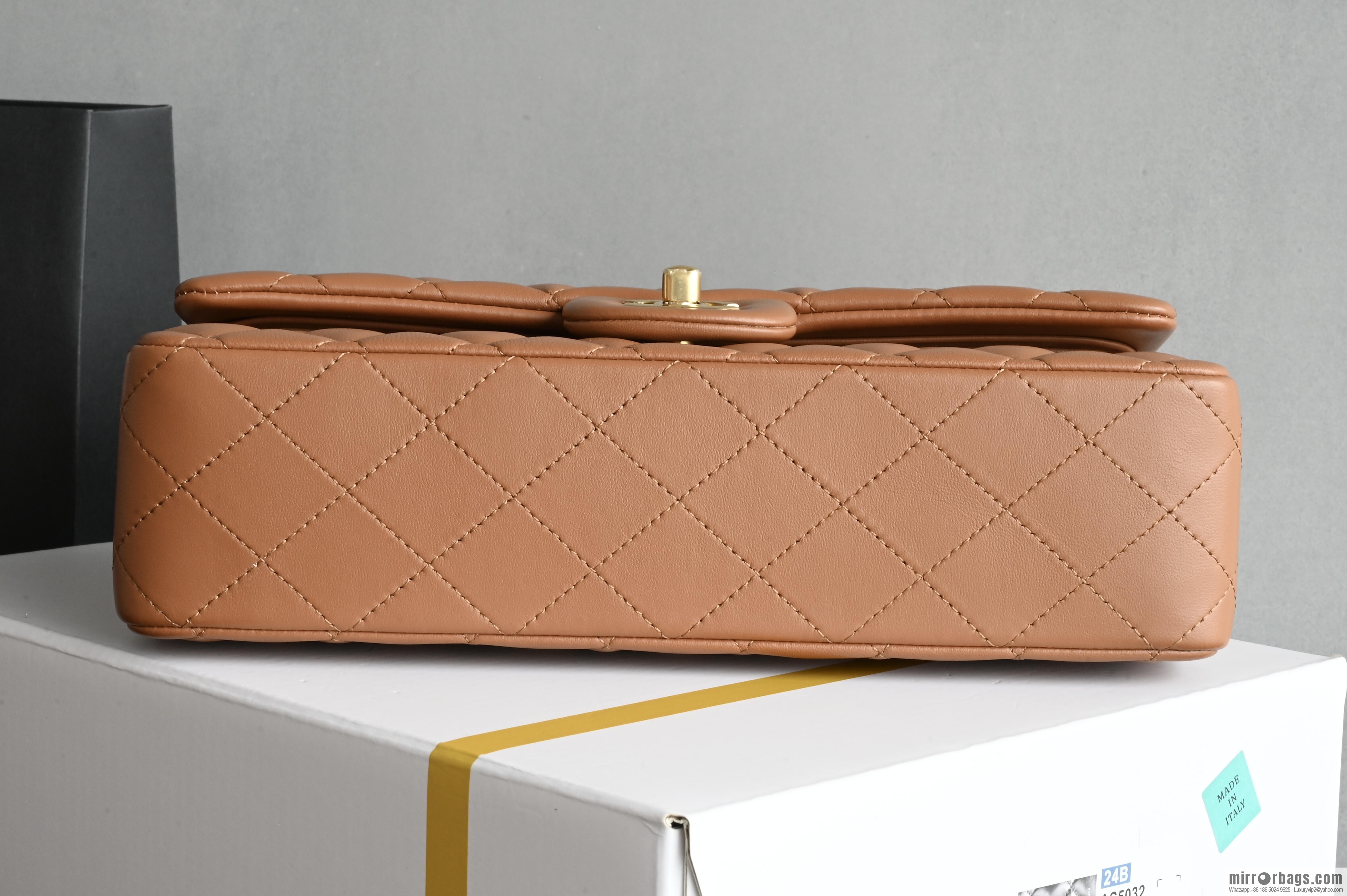 CHANEL π²ππππππ π΅πππ πΌπππππ medium, caramel color A01112 caramel color