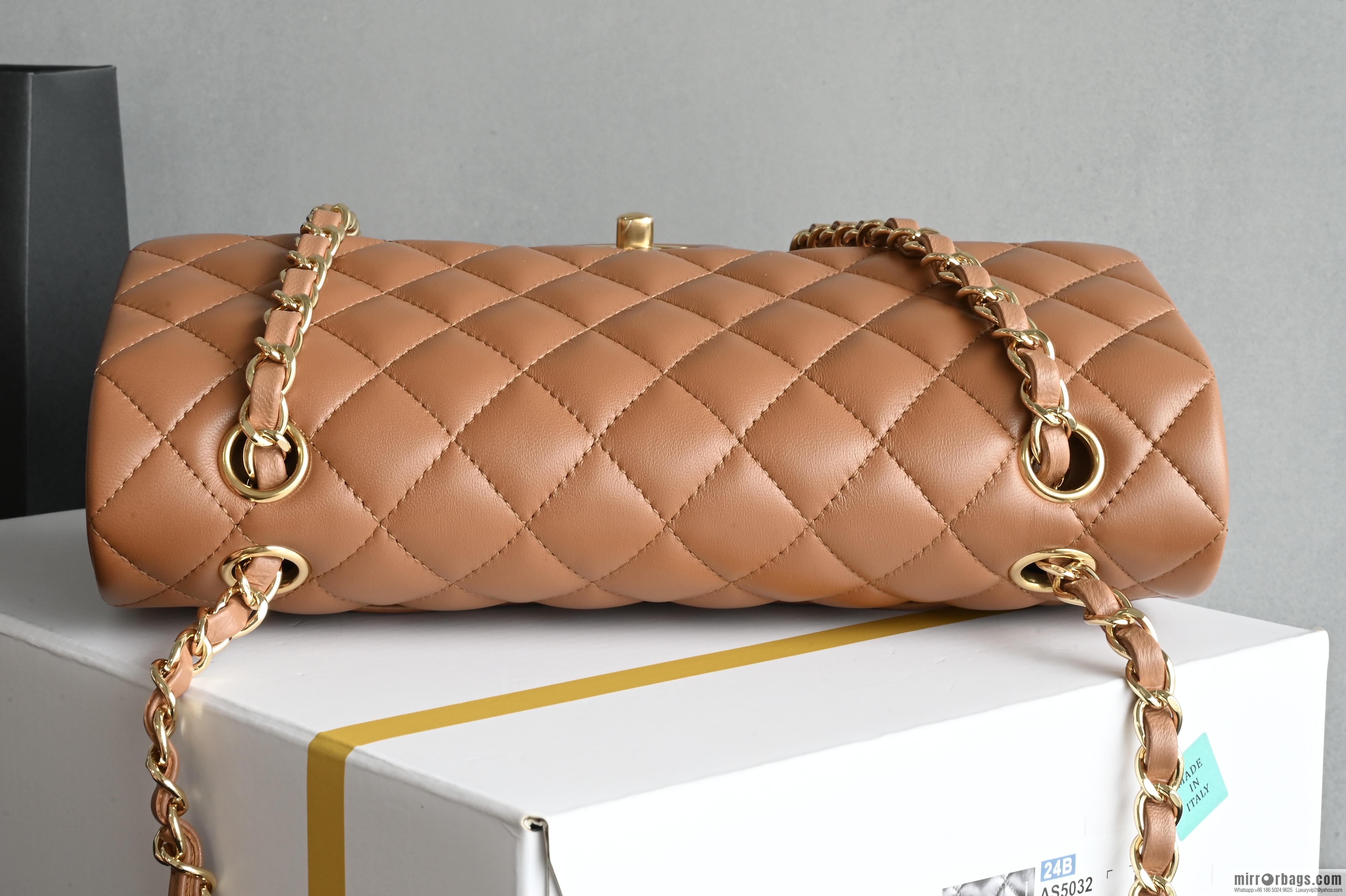 CHANEL π²ππππππ π΅πππ πΌπππππ medium, caramel color A01112 caramel color