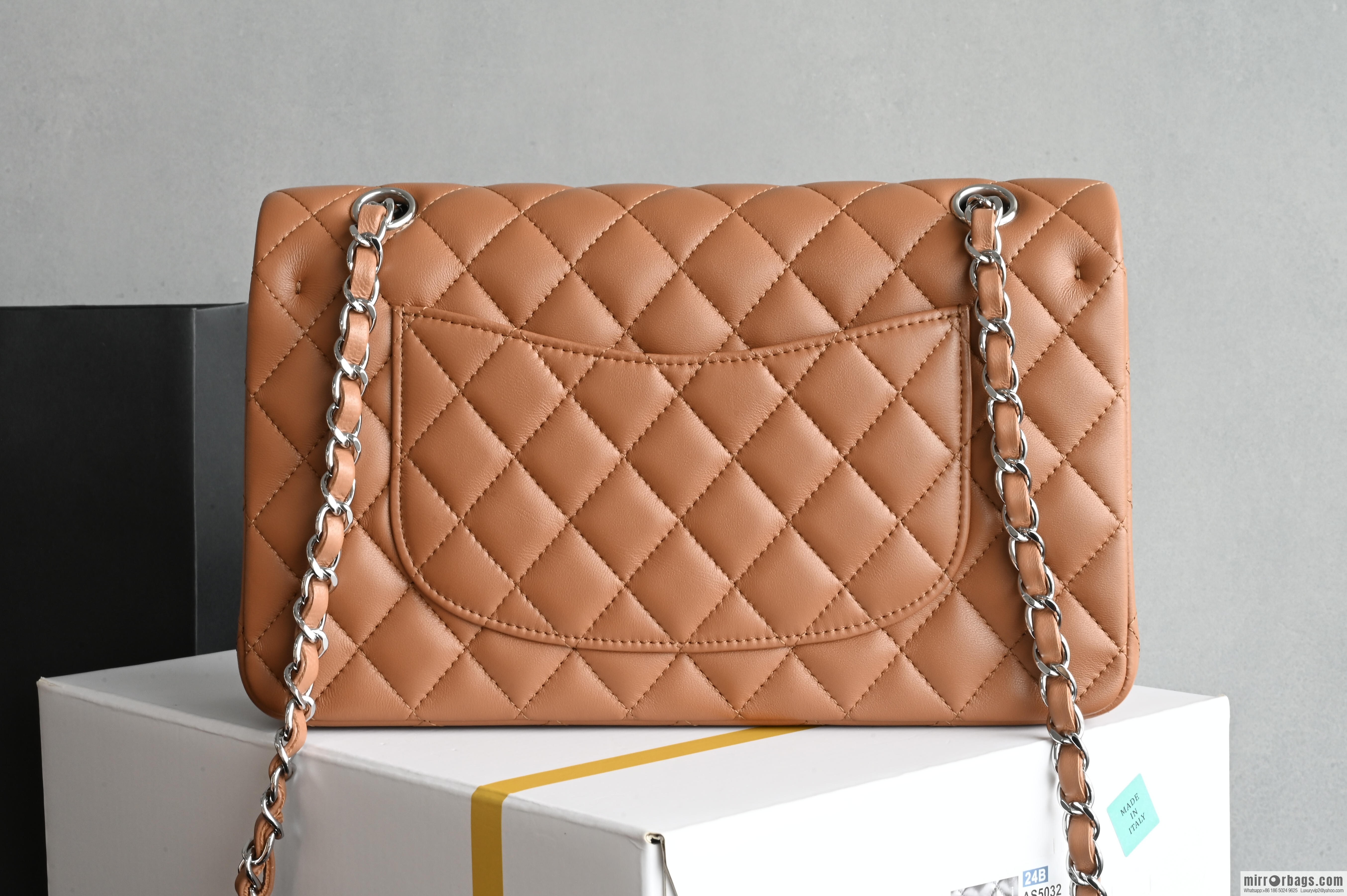 CHANEL π²ππππππ π΅πππ πΌπππππ medium, caramel color A01112 caramel color, silver button