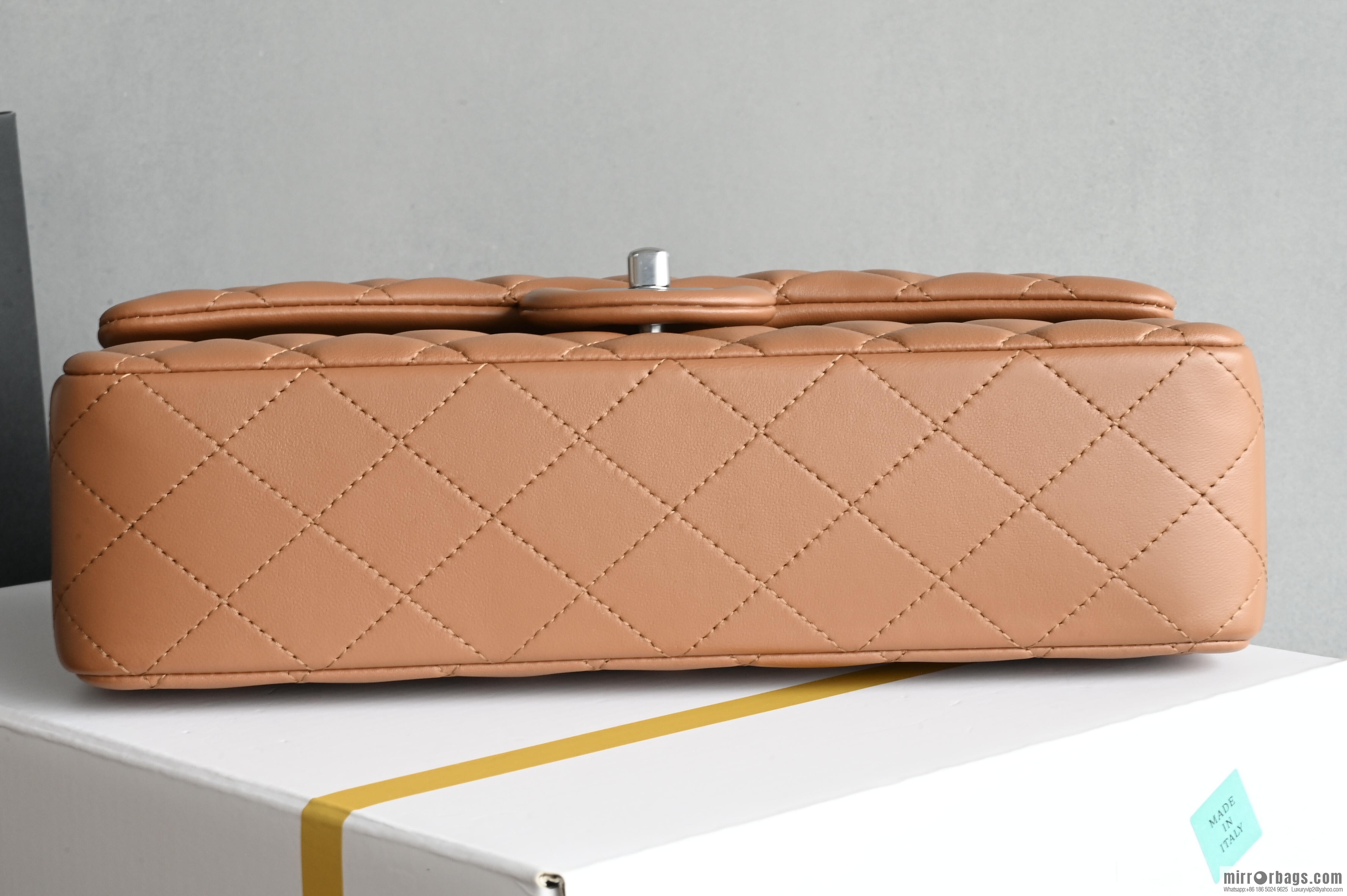 CHANEL π²ππππππ π΅πππ πΌπππππ medium, caramel color A01112 caramel color, silver button