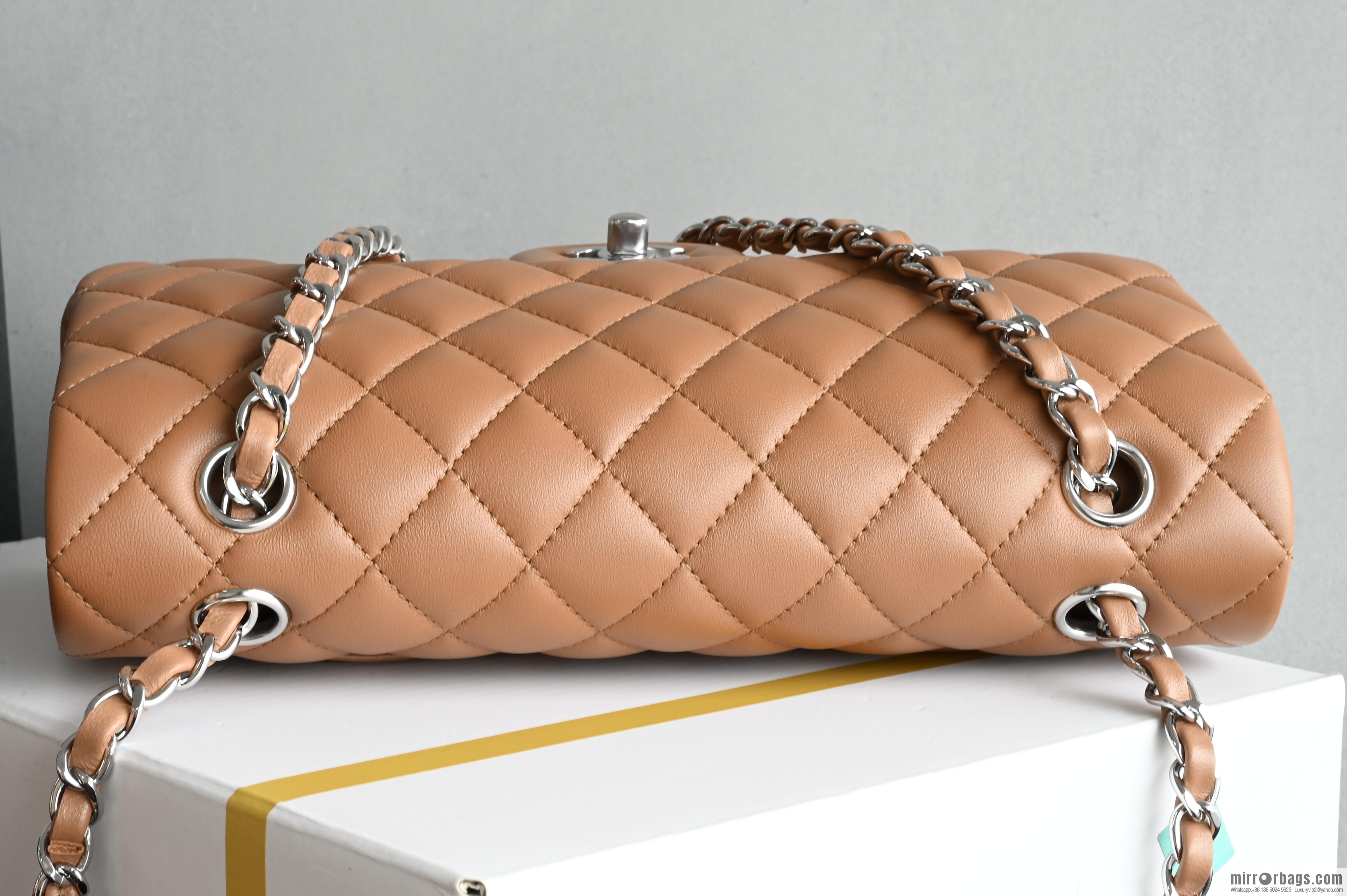 CHANEL π²ππππππ π΅πππ πΌπππππ medium, caramel color A01112 caramel color, silver button