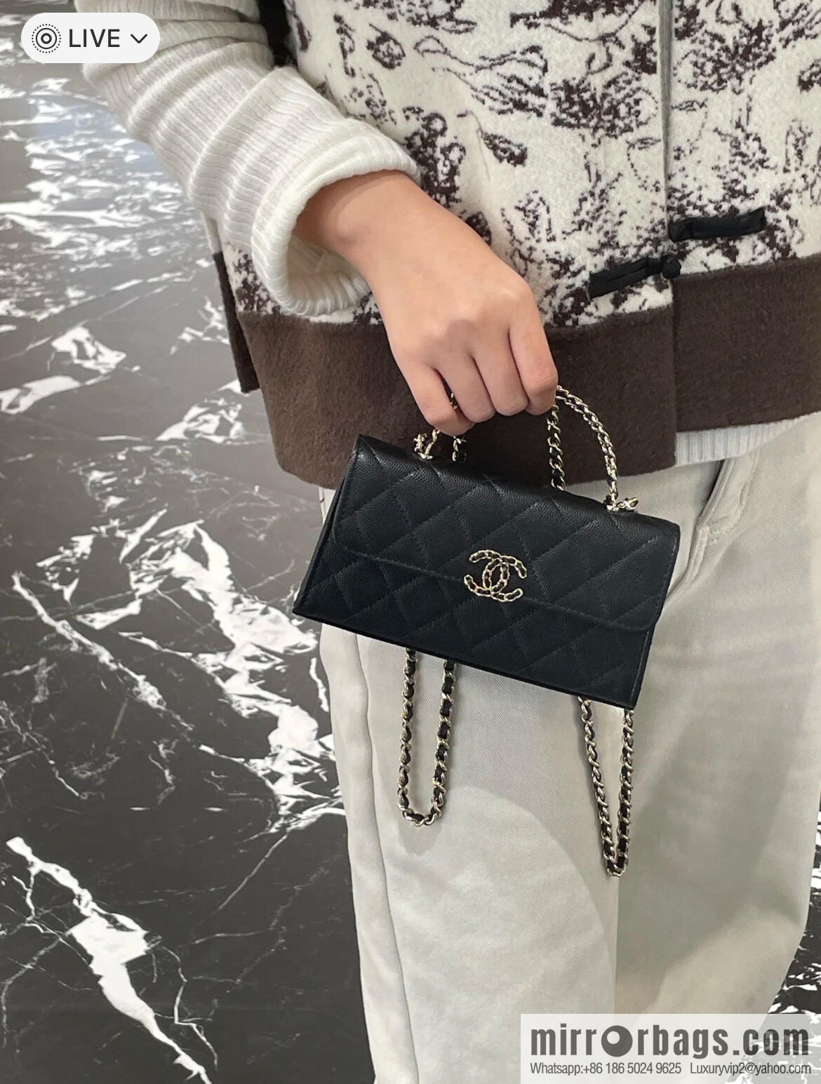 CHANEL 25s Cross Handle Black Gold π Horizontal AP3238