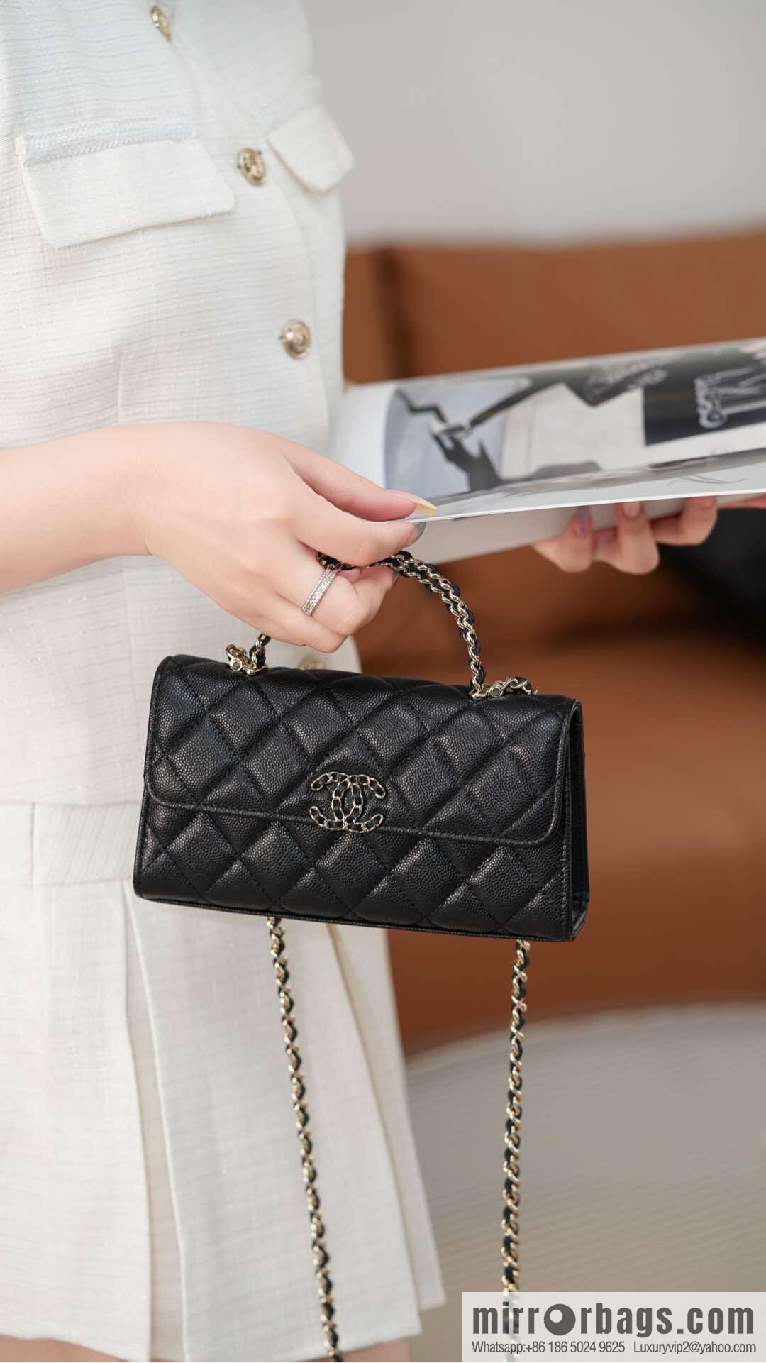 CHANEL 25s Cross Handle Black Gold π Horizontal AP3238