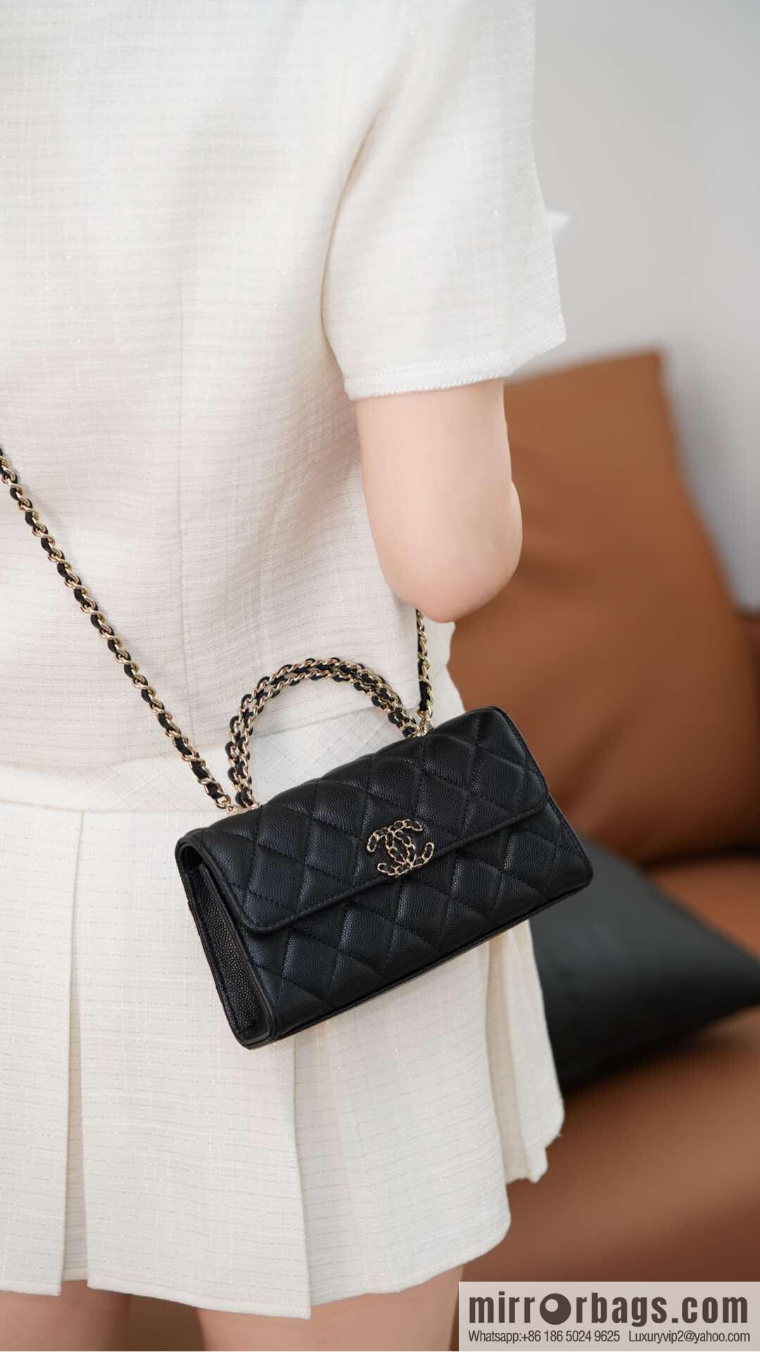 CHANEL 25s Cross Handle Black Gold π Horizontal AP3238