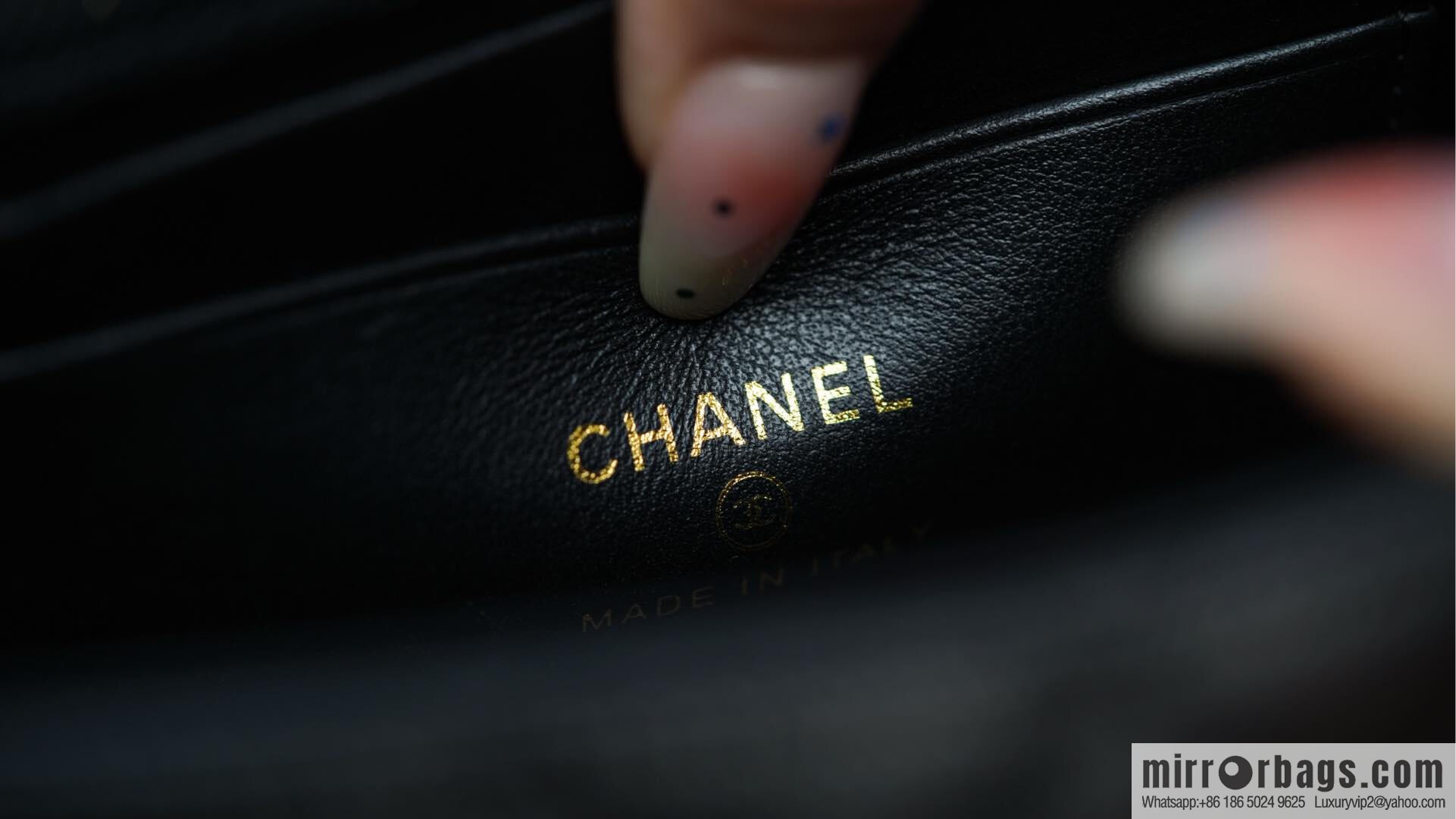 CHANEL 25s Cross Handle Black Gold π Horizontal AP3238