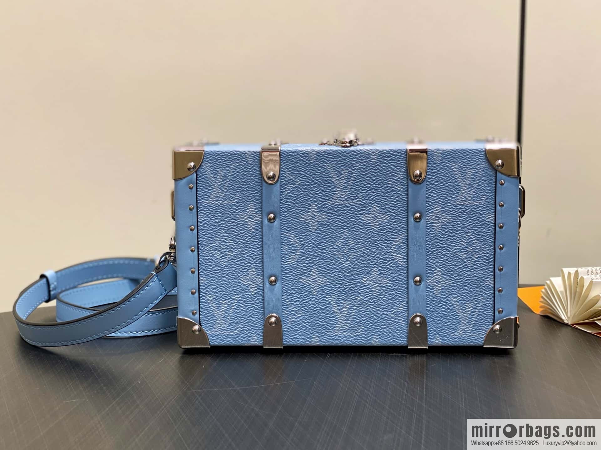 [Original order boutique] M13562 light blue flower, box bag, box WALLET TRUNK TAIGARAMA handbag