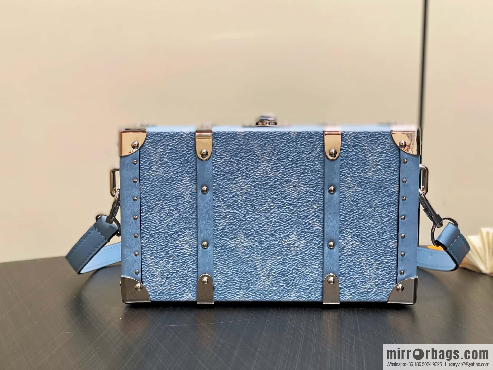 [Original order boutique] M13562 light blue flower, box bag, box WALLET TRUNK TAIGARAMA handbag