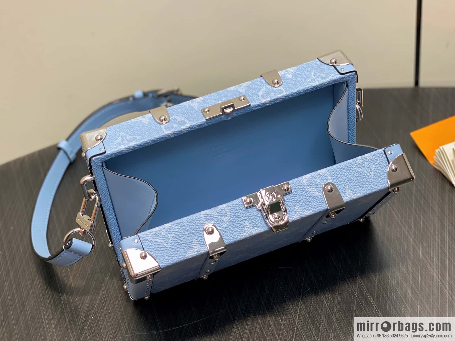 [Original order boutique] M13562 light blue flower, box bag, box WALLET TRUNK TAIGARAMA handbag
