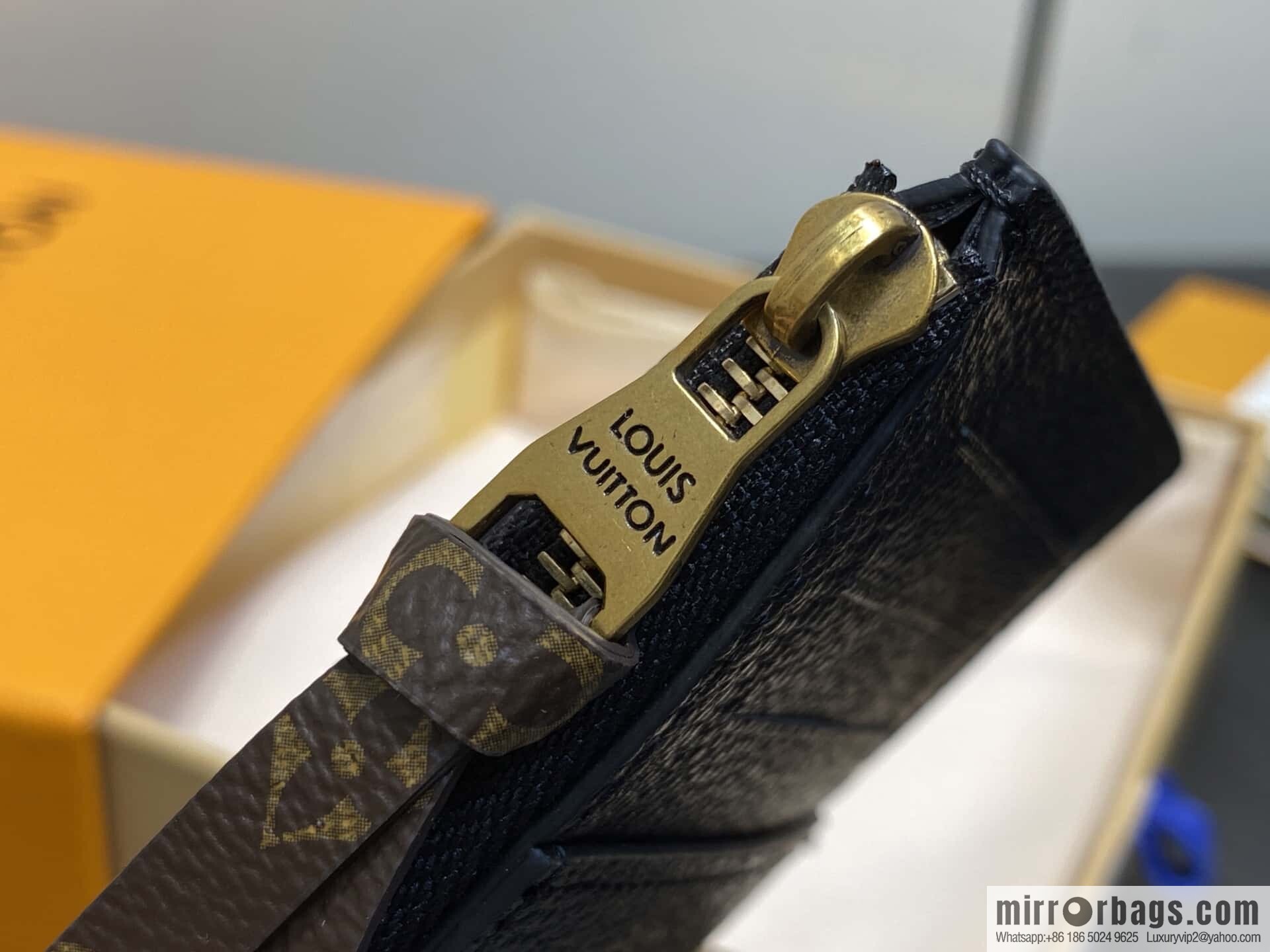[Original order boutique] M14550 black, full leather card bag change bag, the new LOW KEY zipper card clip of the season M14551 brown